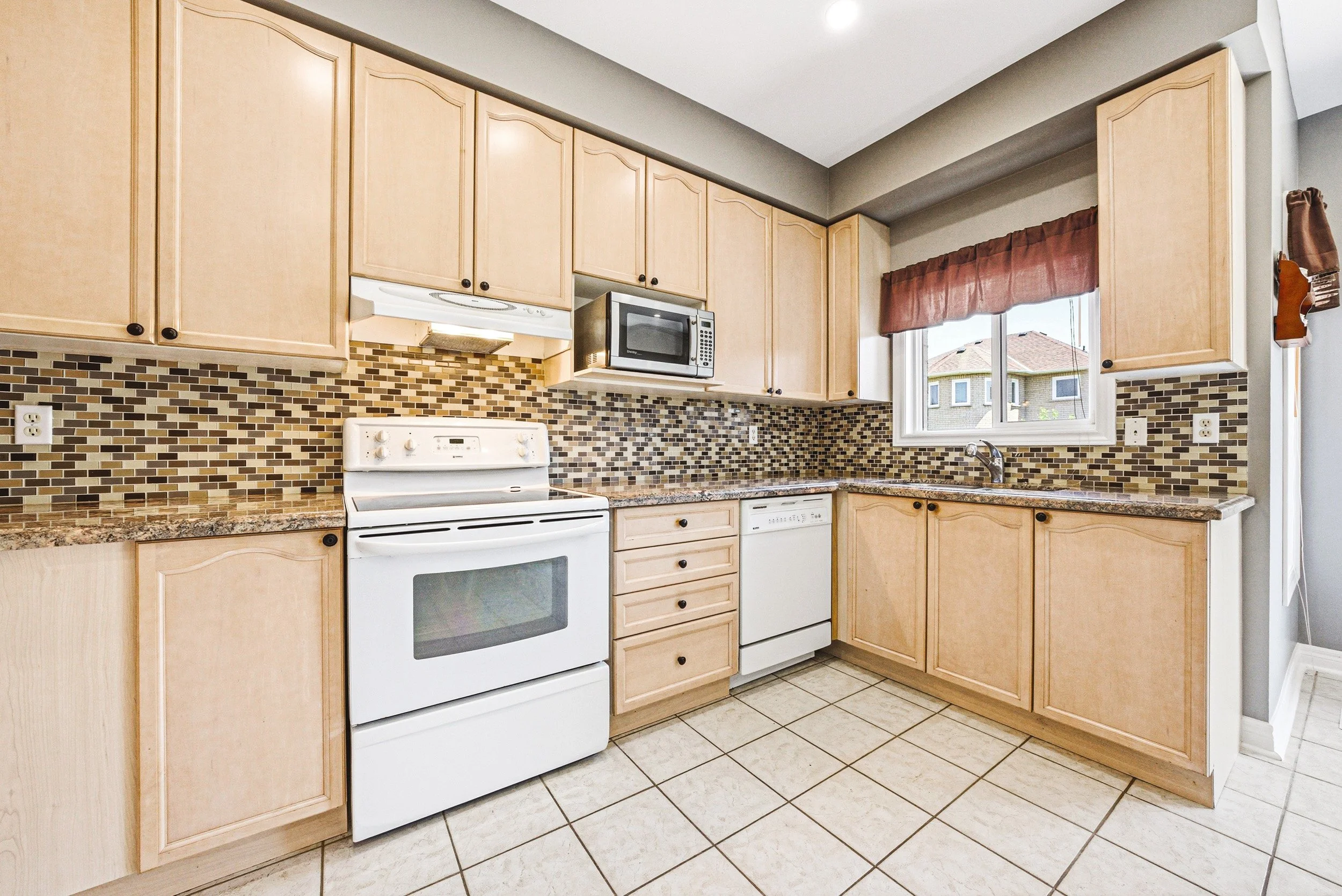 12 - 105 Pinebrook Cir, Caledon.jpg