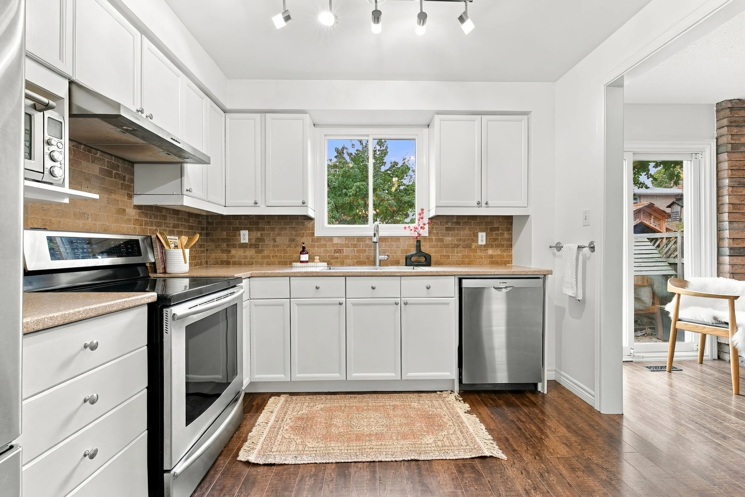 16 - 3453 Hannibal Rd, Burlington.jpg