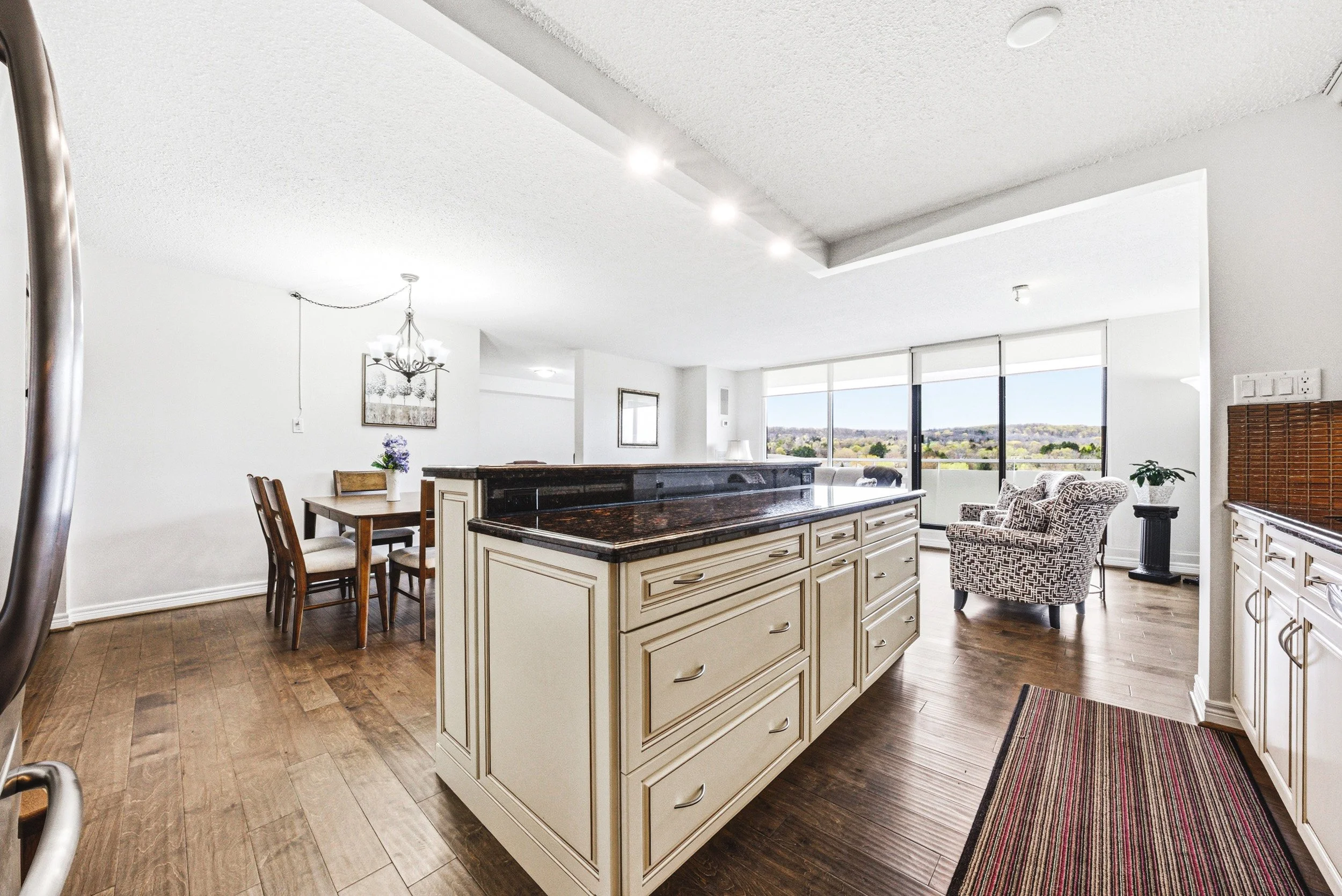 12 - 2055 Upper Middle Rd #901, Burlington.jpg