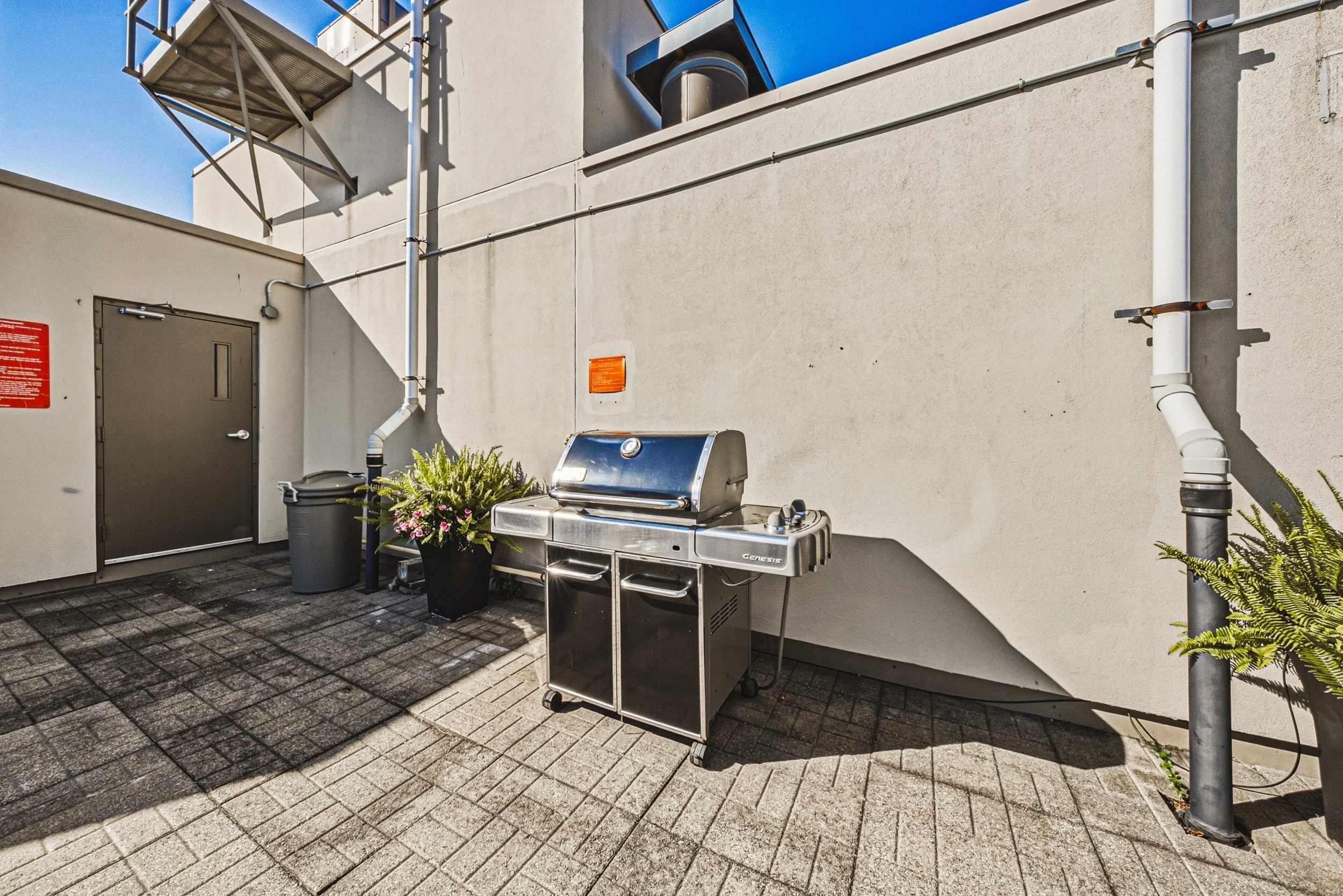 27 - 935 Royal York Rd #202, Toronto.jpg