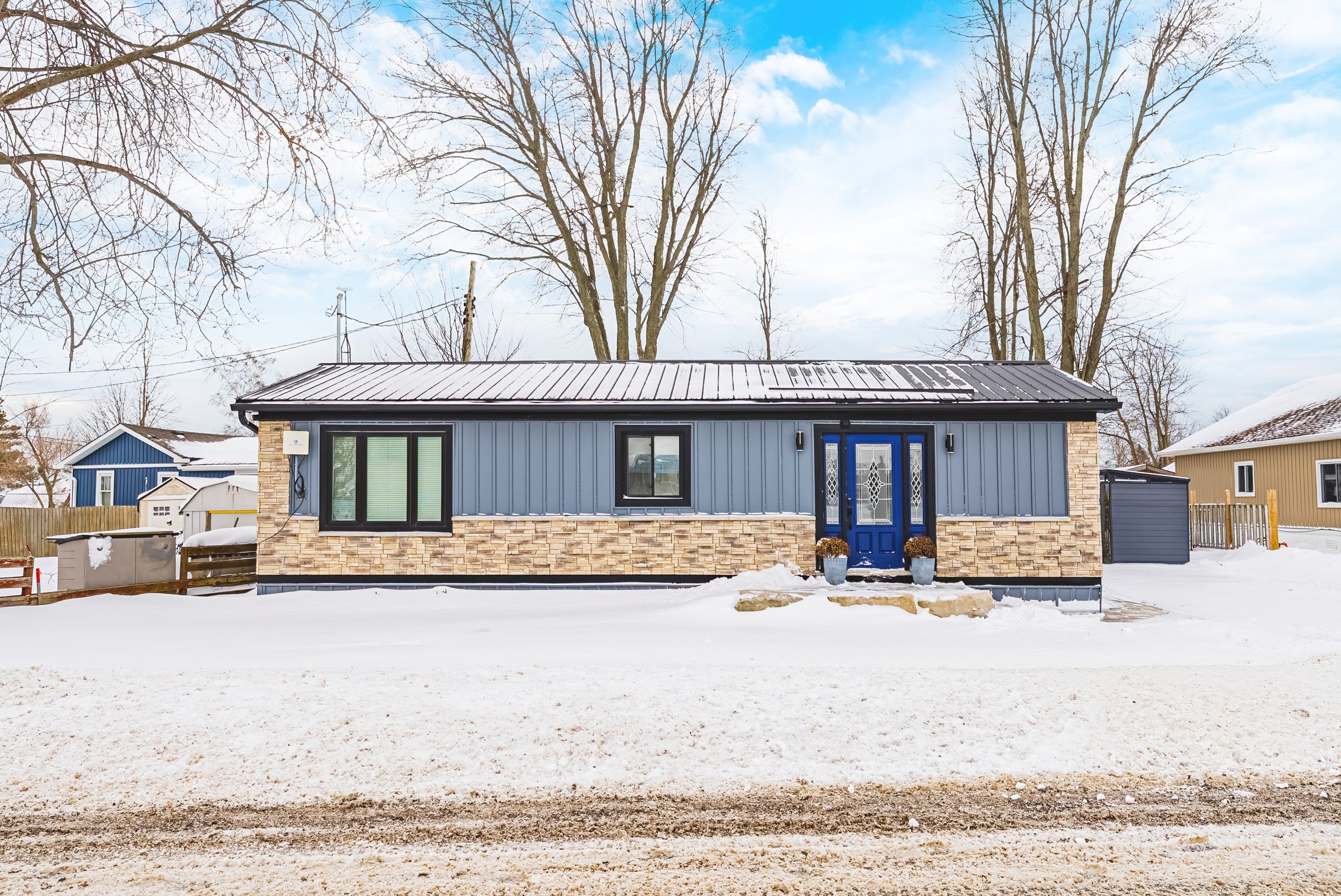 2 - 816 S Coast Dr, Selkirk.jpg