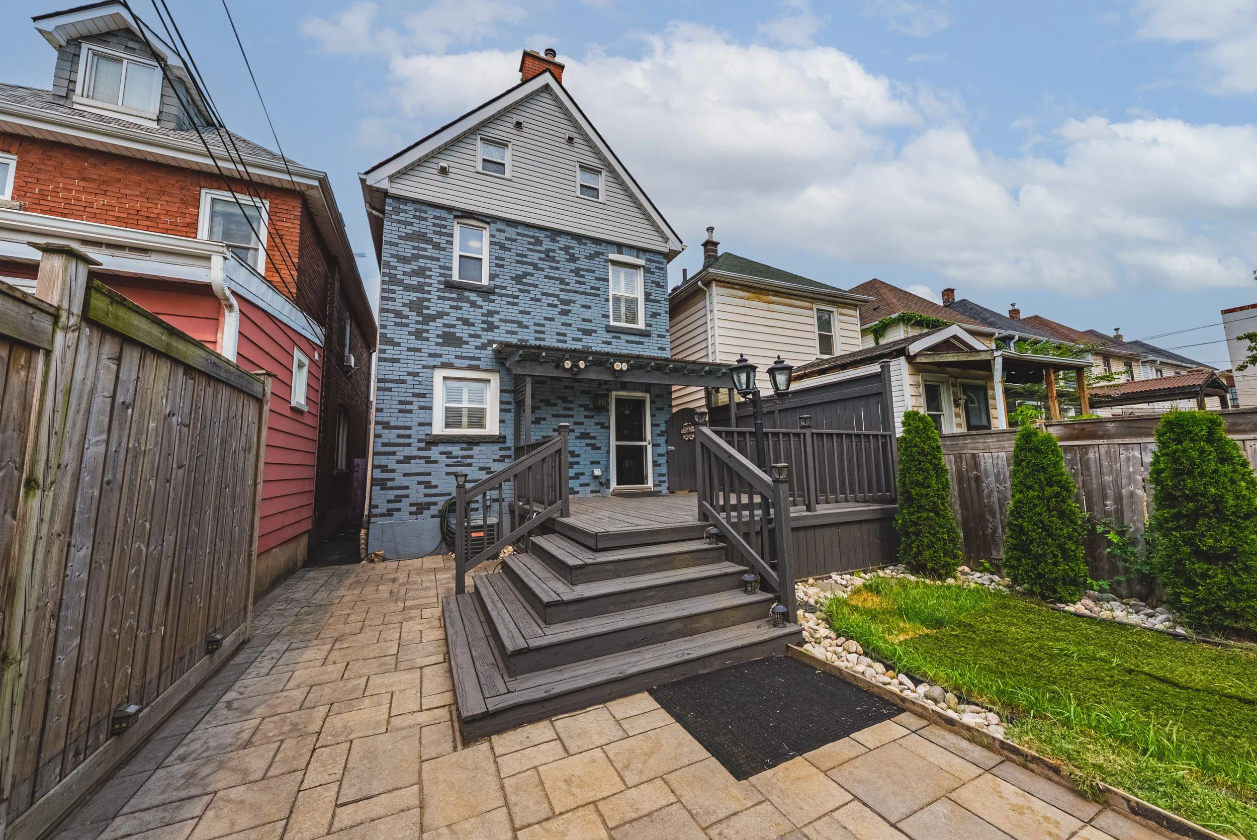 38 - 218 Grosvenor Ave N, Hamilton.jpg