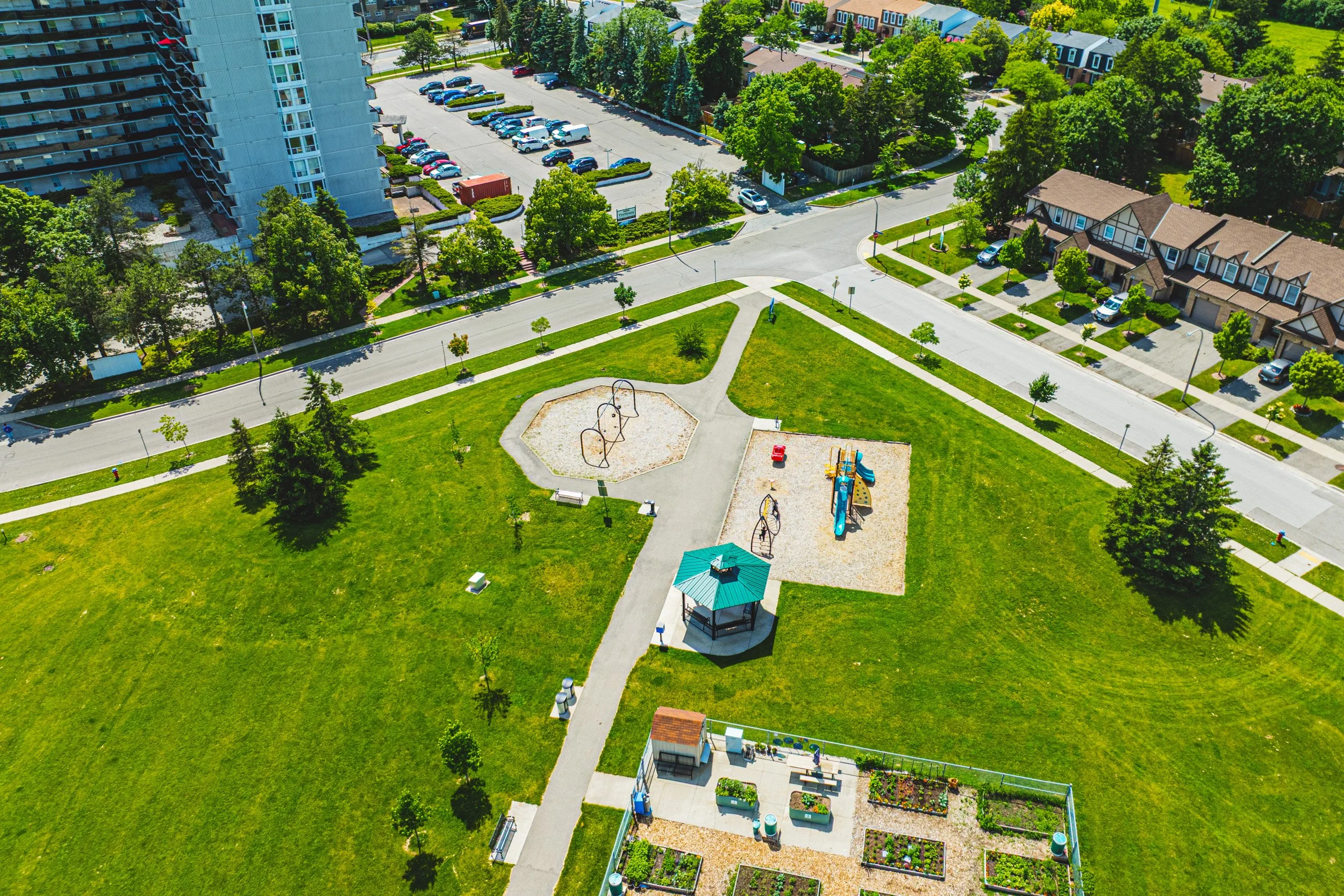 11 - 2075 Amherst Heights Dr RE.jpg