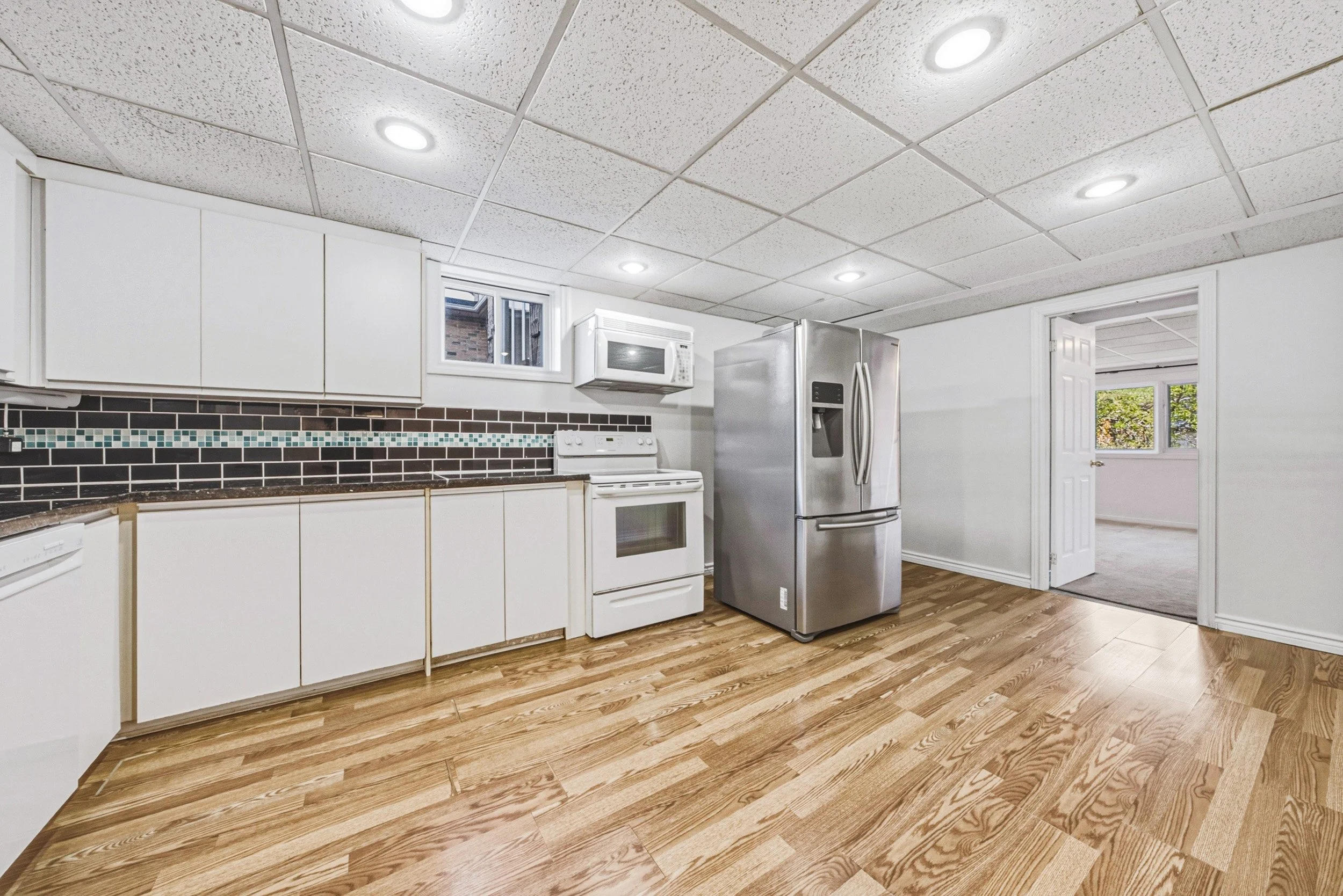 37 - 21 Moss Blvd, Dundas.jpg