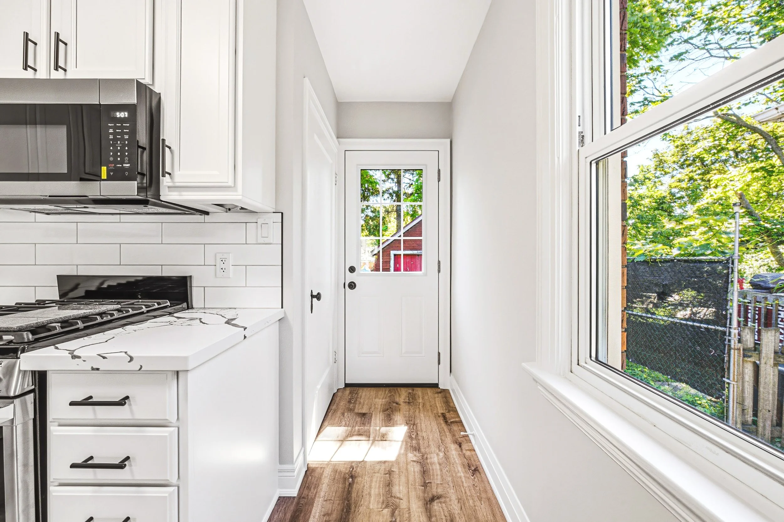 16 - 203 W 2nd St, Hamilton.jpg