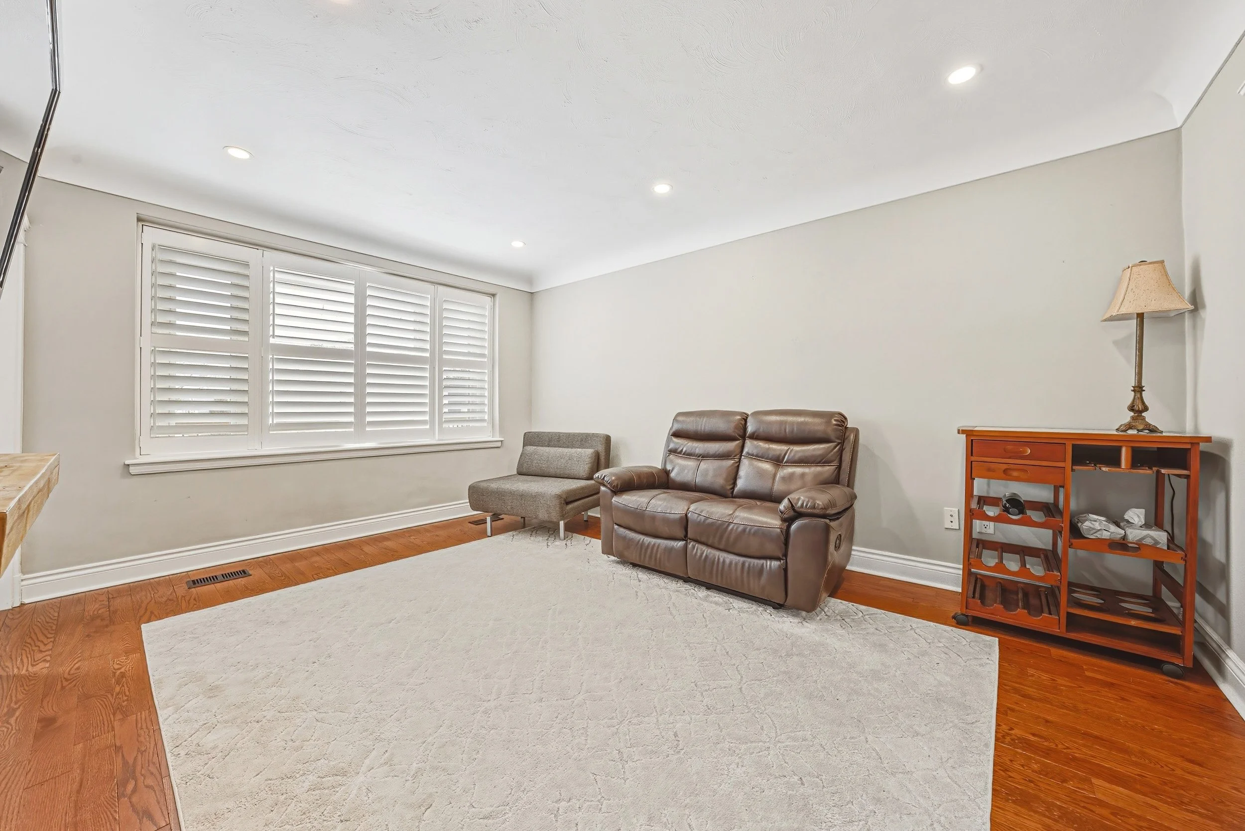 6 - 165 E 38th St, Hamilton.jpg