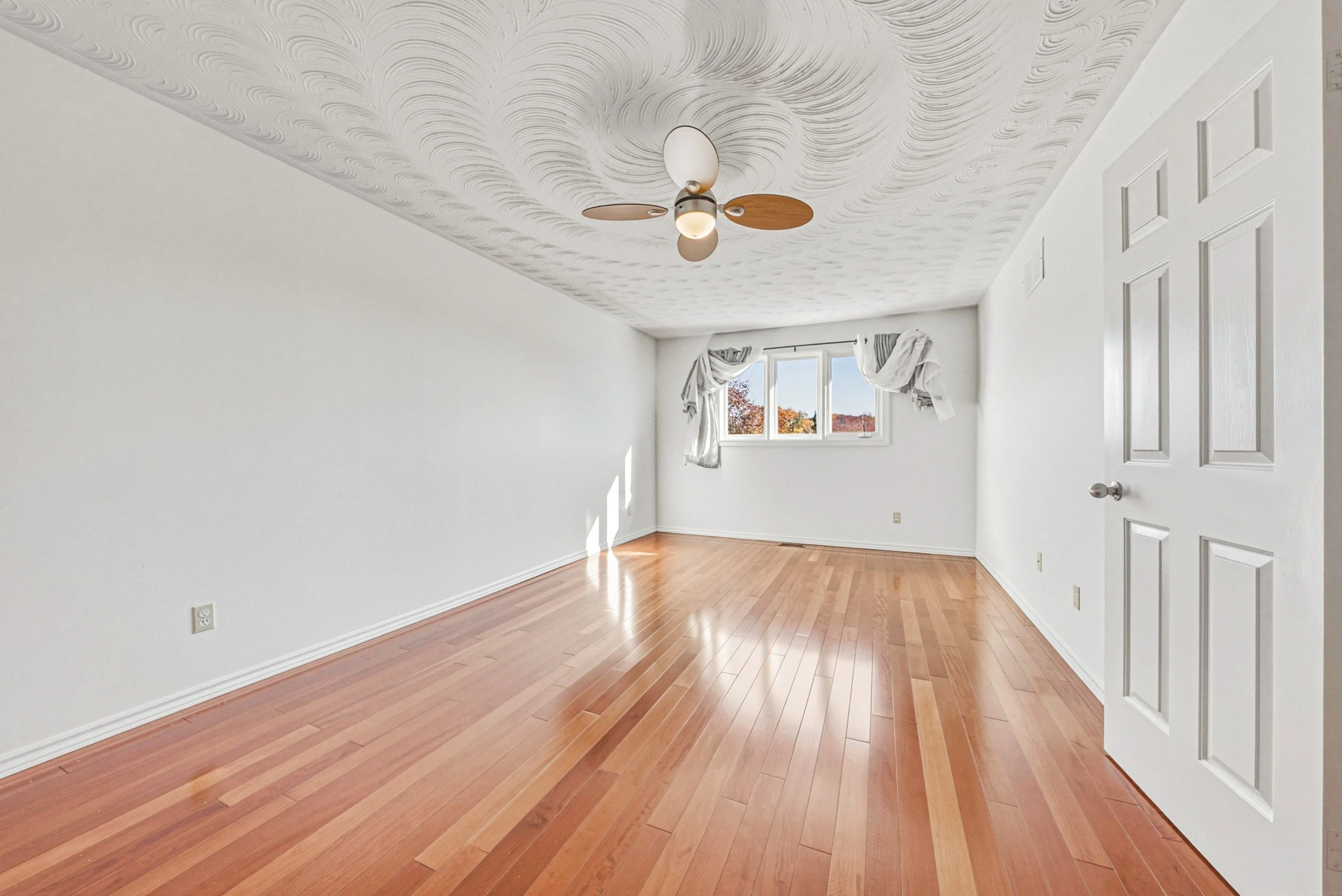 22 - 21 Moss Blvd, Dundas.jpg