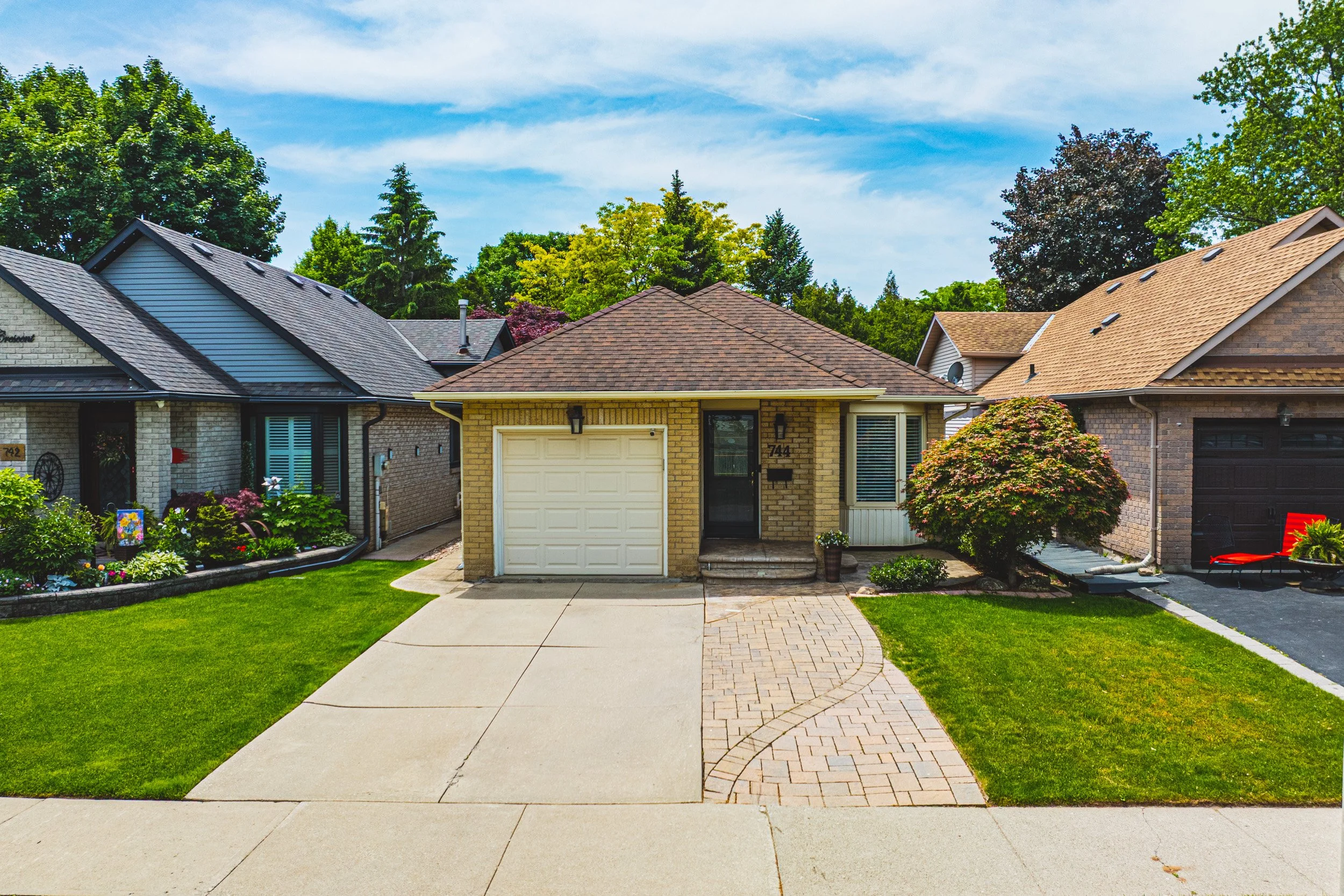 1 - 744 Miriam Cres, Burlington.jpg