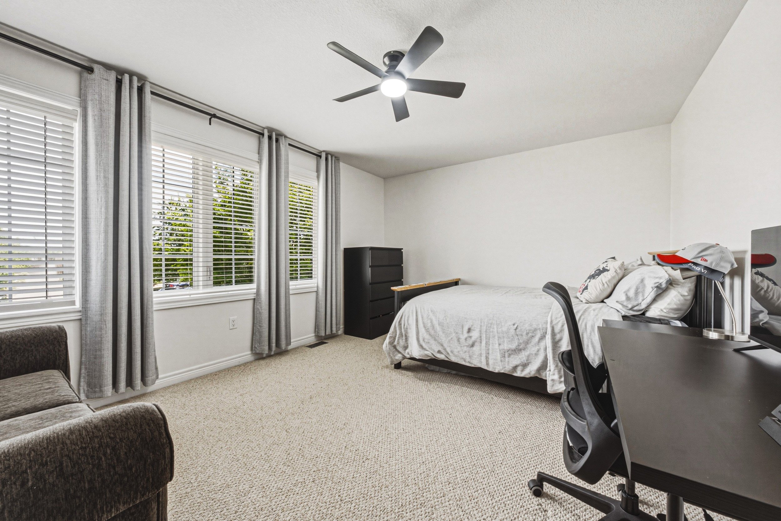 20 - 20 Degrow Cres, Binbrook.jpg