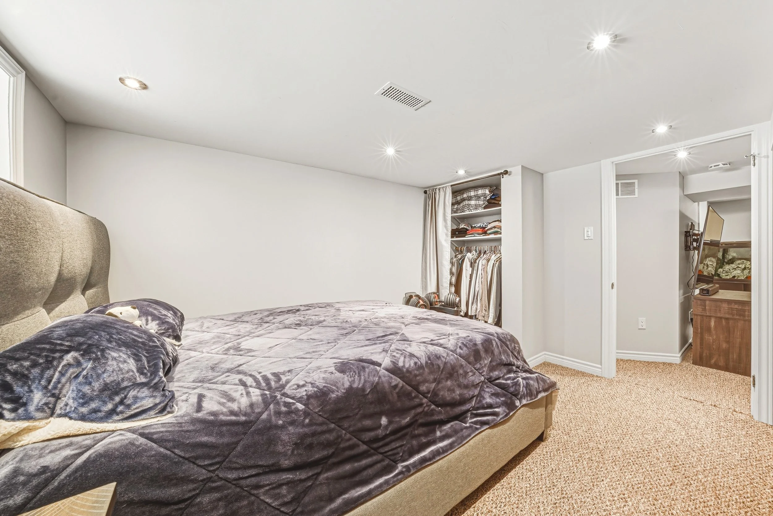 31 - 165 E 38th St, Hamilton.jpg