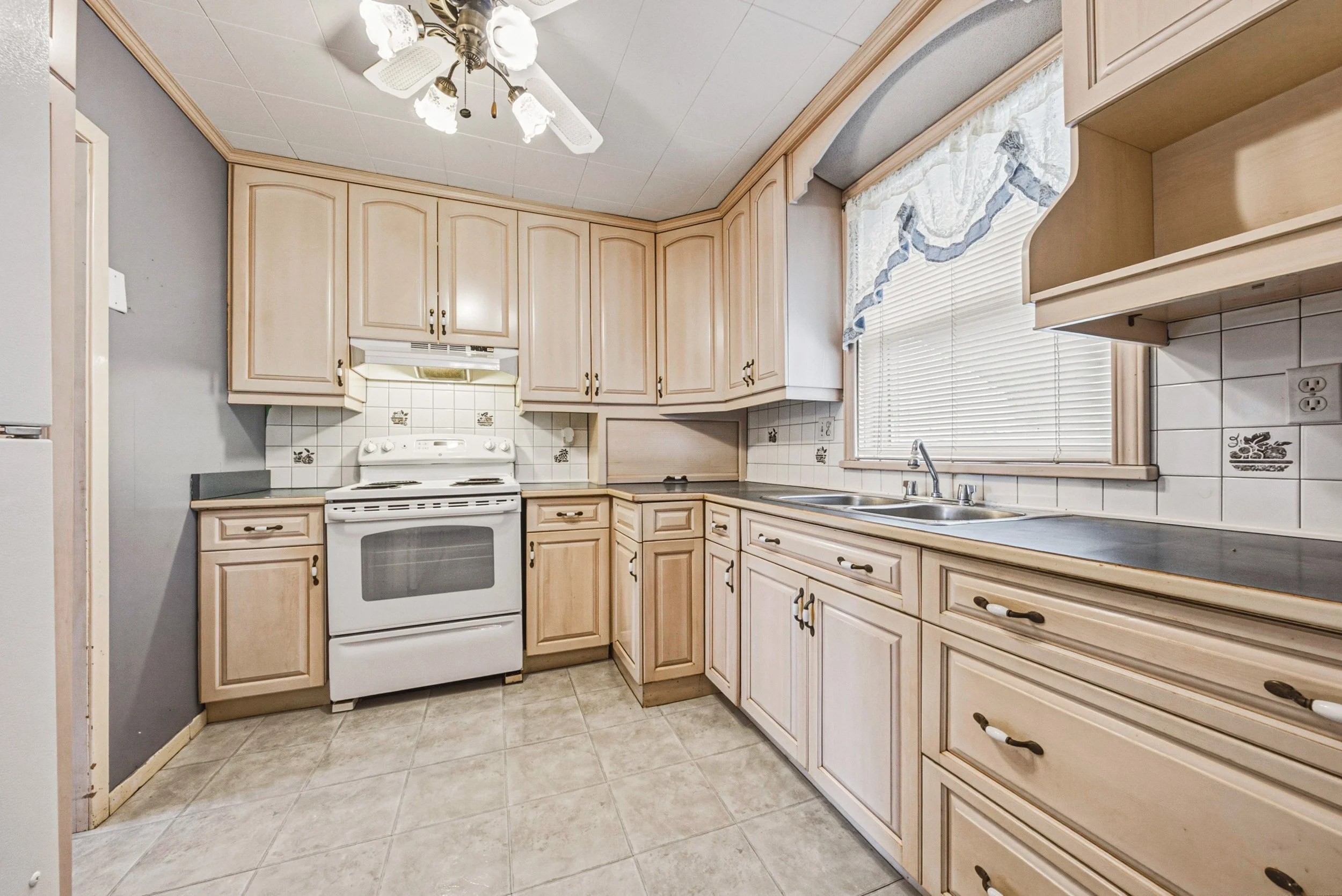 12 - 2345 Gibbon St, Burlington.jpg