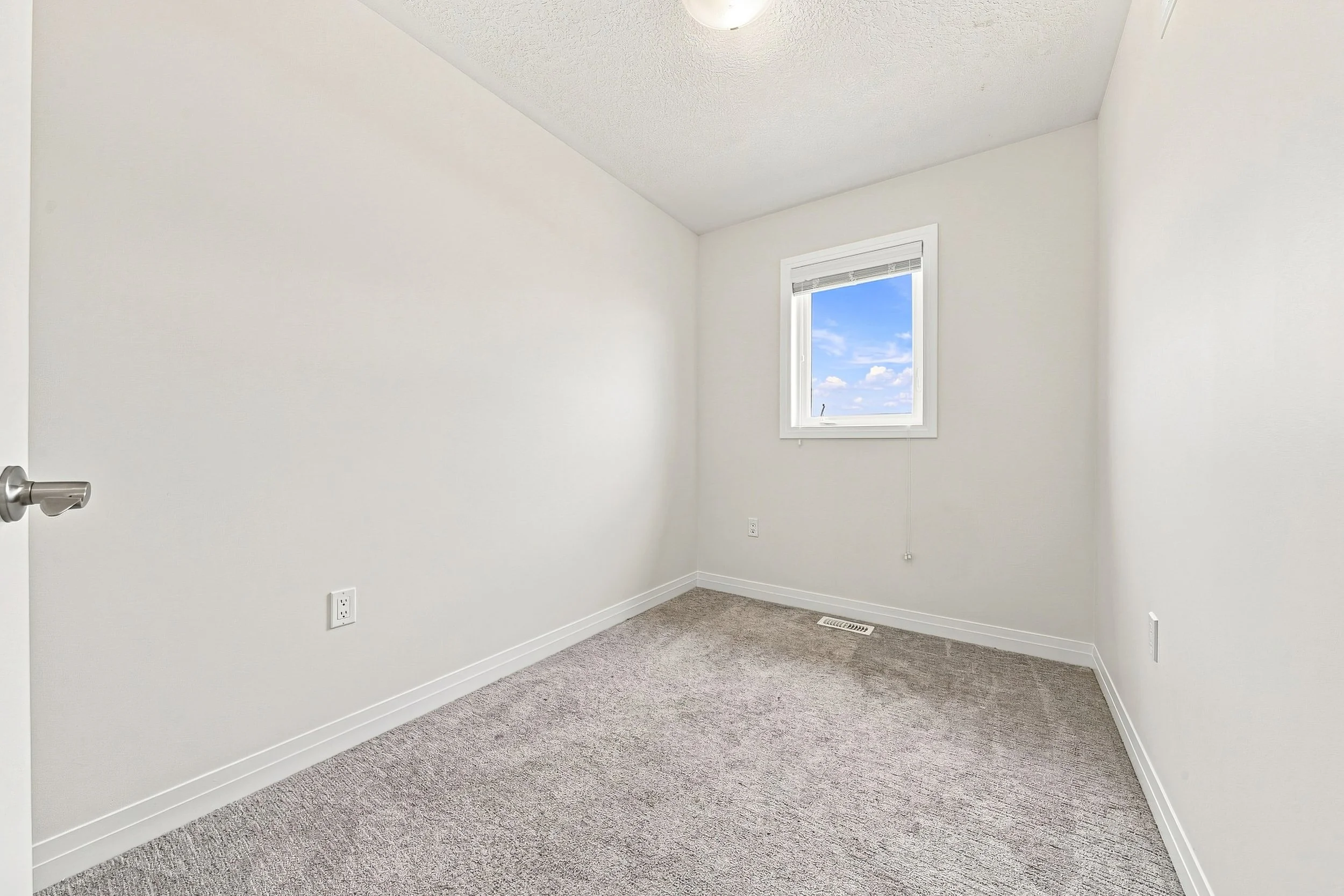 21 - 94 Laguna Village Cres, Hamilton.jpg
