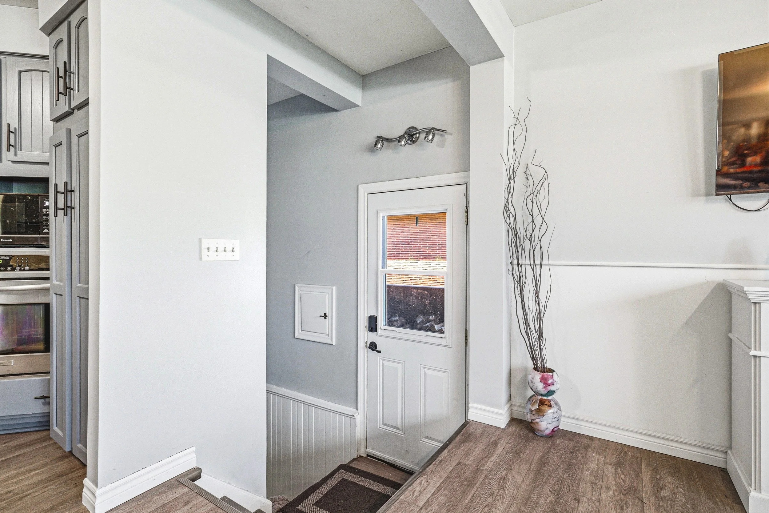 15 - 1338 Eleanor Ave, Cambridge.jpg