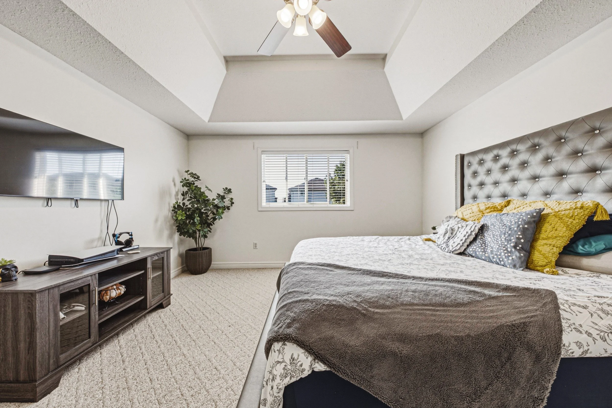 34 - 140 Country Club Dr, Cambridge.jpg