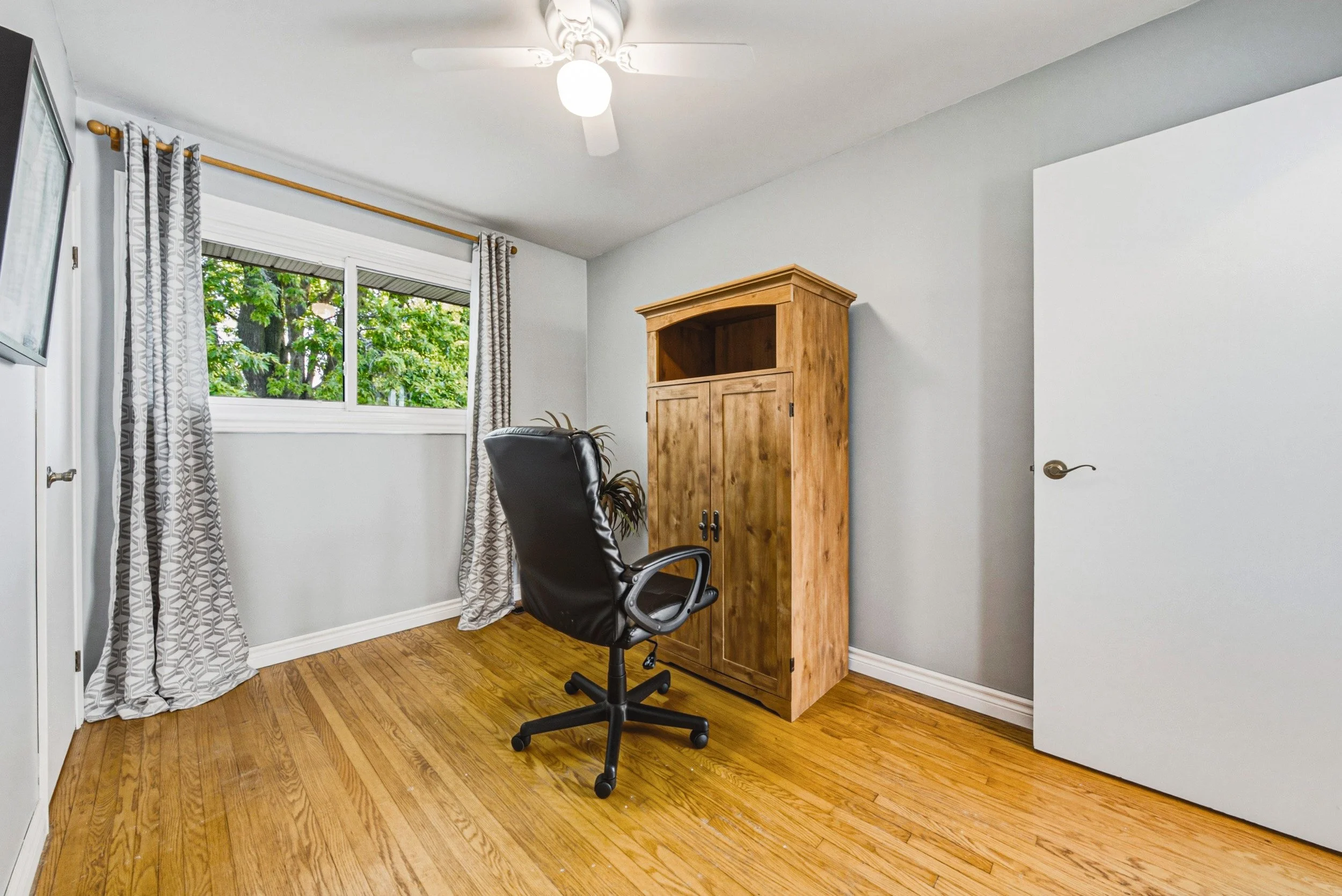12 - 1821 Biscayne Dr, Cambridge.jpg