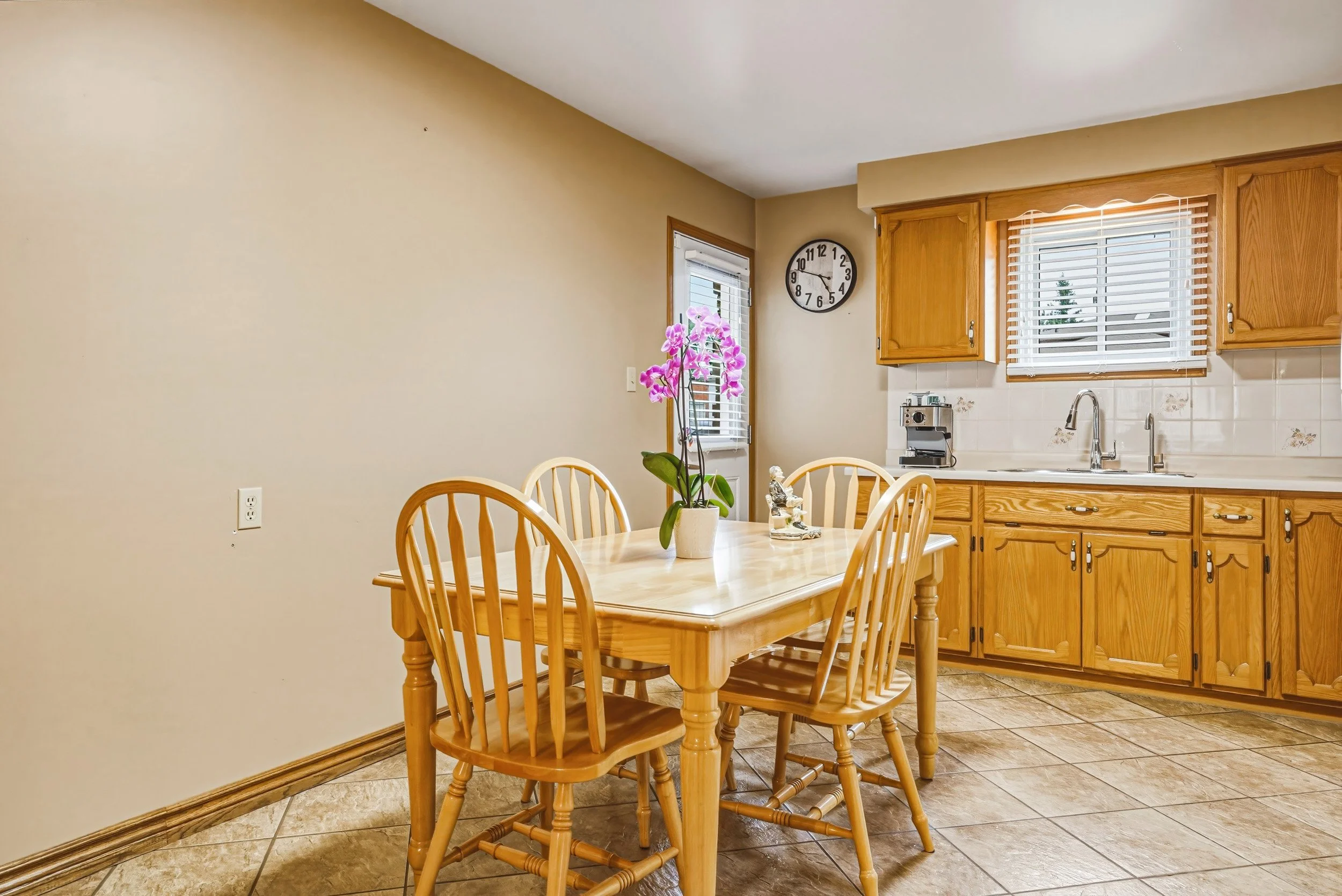 8 - 117 Stonyburn Cres, Cambridge.jpg