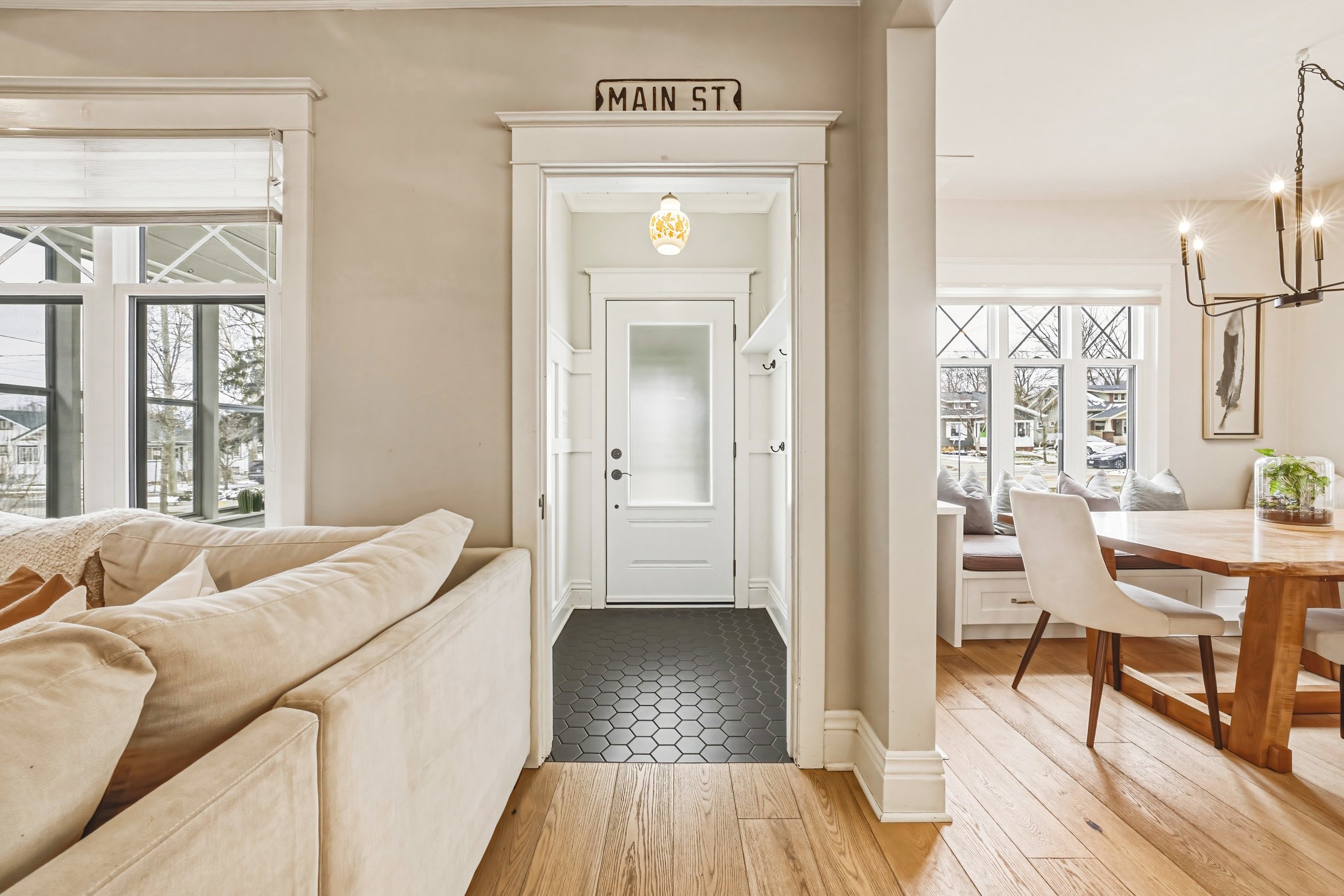 5 - 6 Nelles Blvd, Grimsby.jpg