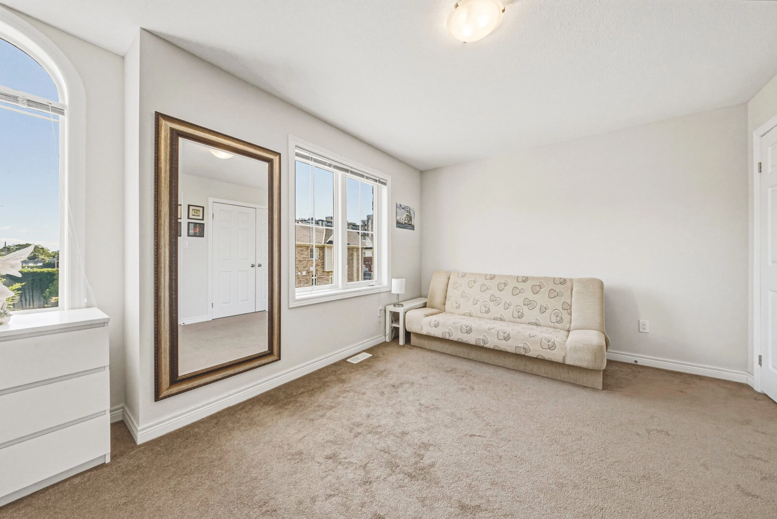 18 - 14-18 Plains Rd W, Burlington.jpg