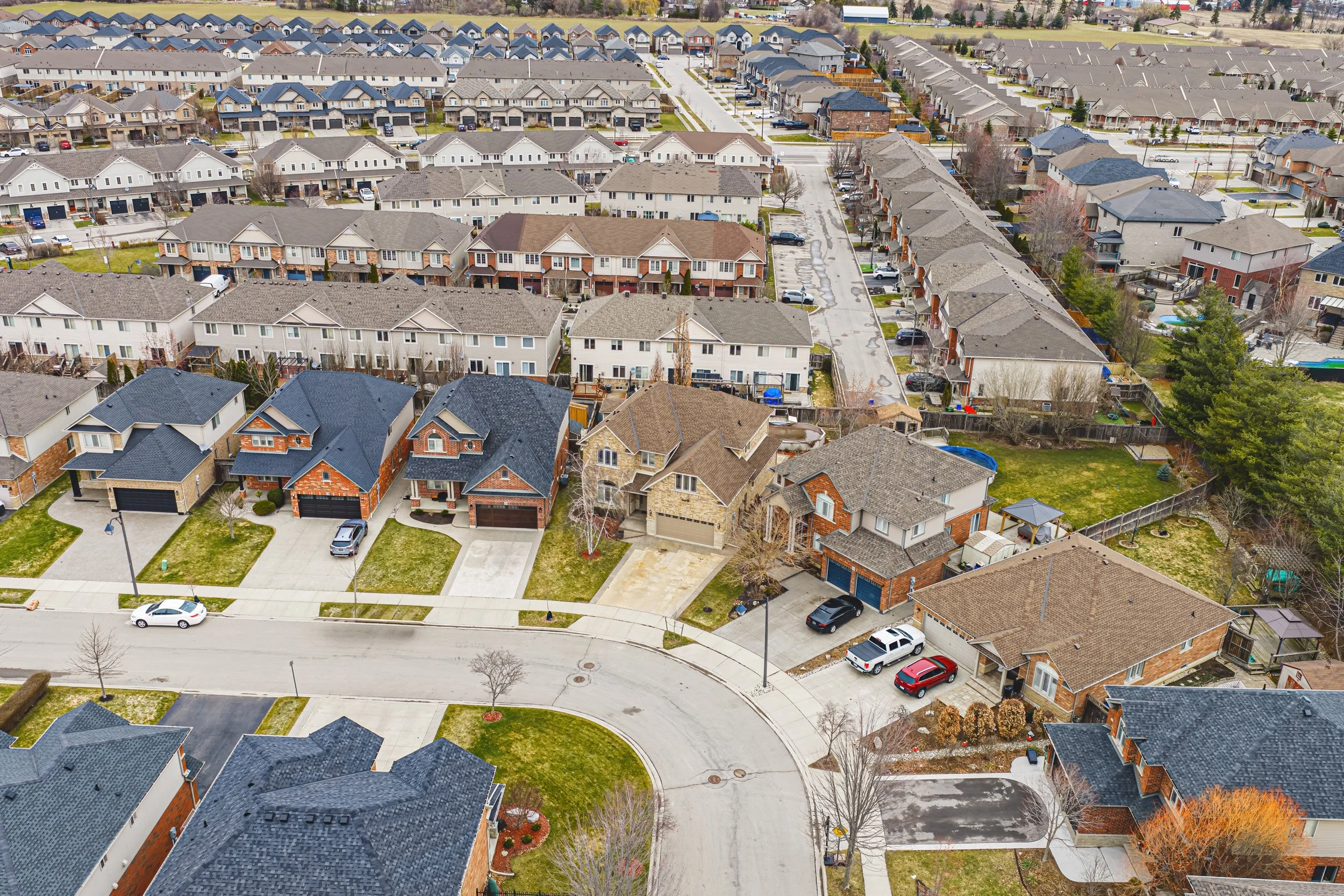 52 - 120 Valiant Cir, Binbrook.jpg