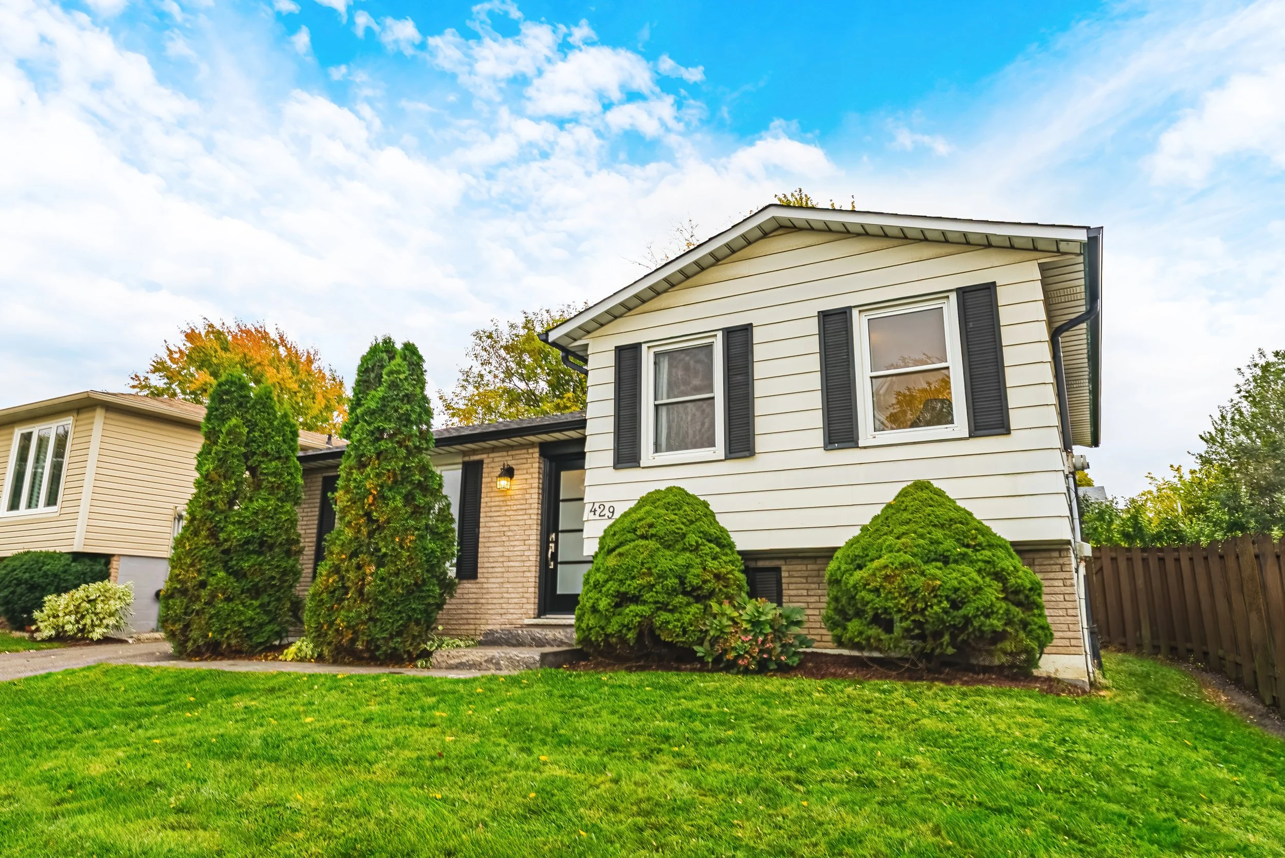 4 - 429 Limeridge Rd W, Hamilton.jpg