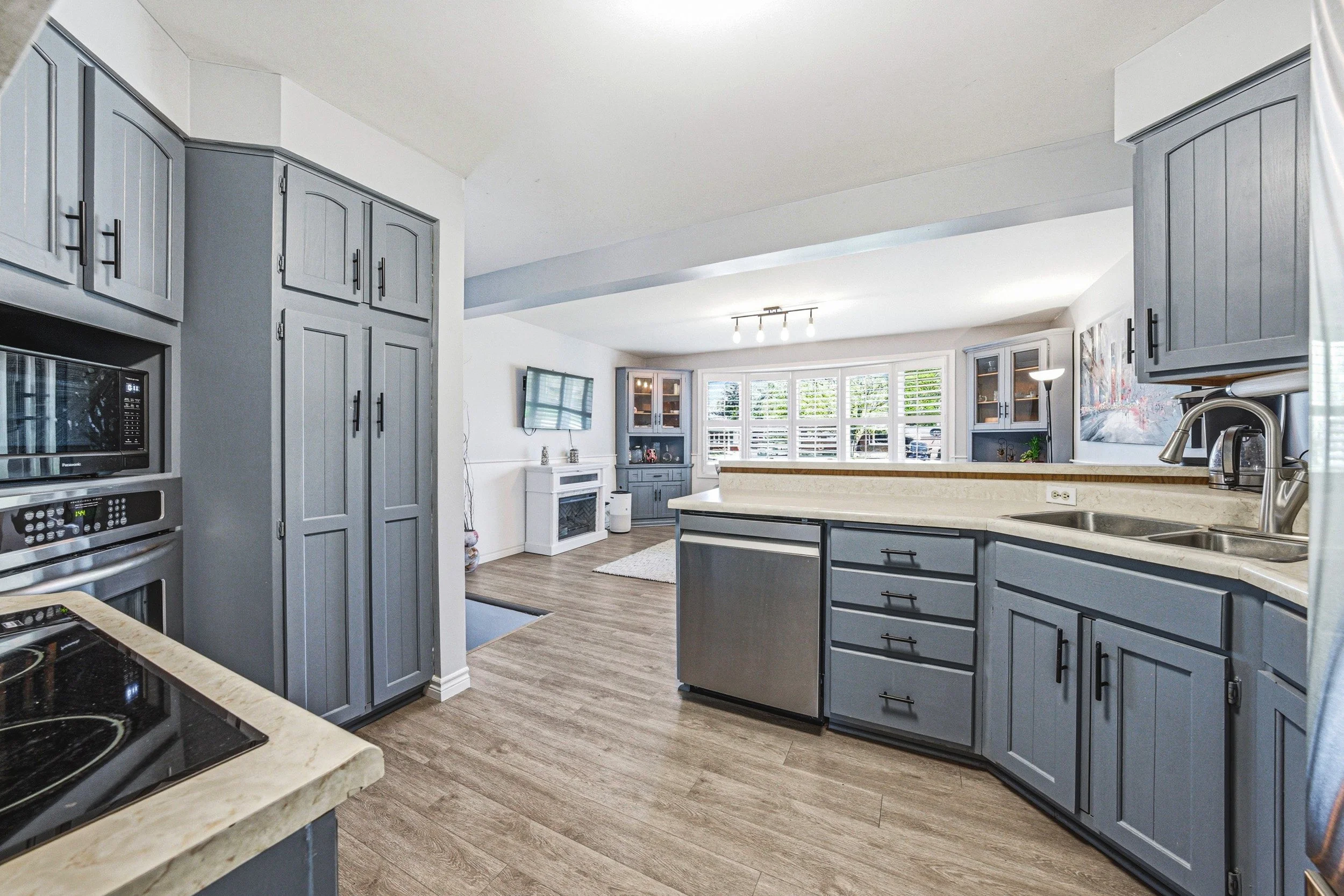 14 - 1338 Eleanor Ave, Cambridge.jpg