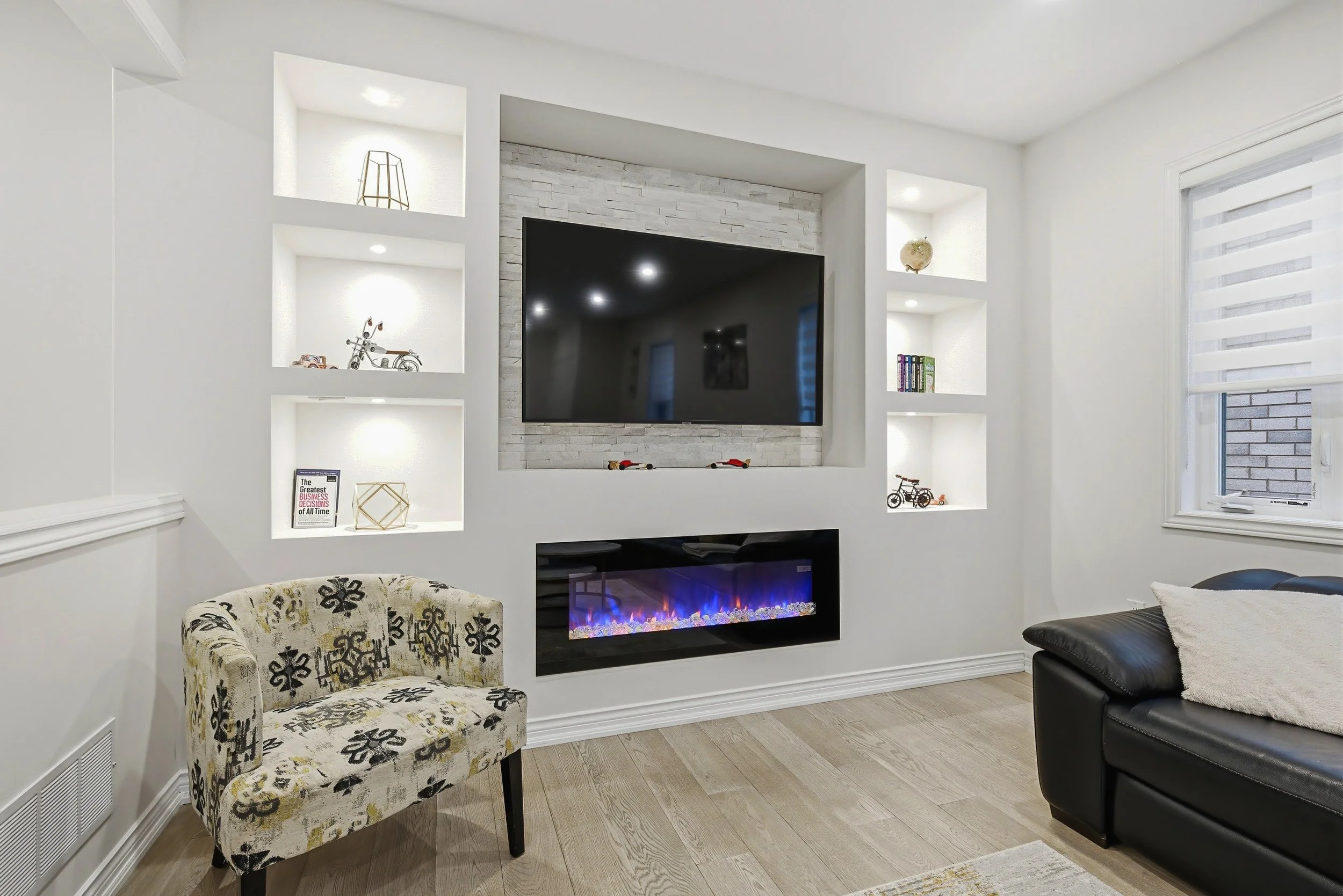 8 - 90 Robertson Rd, Ancaster.jpg