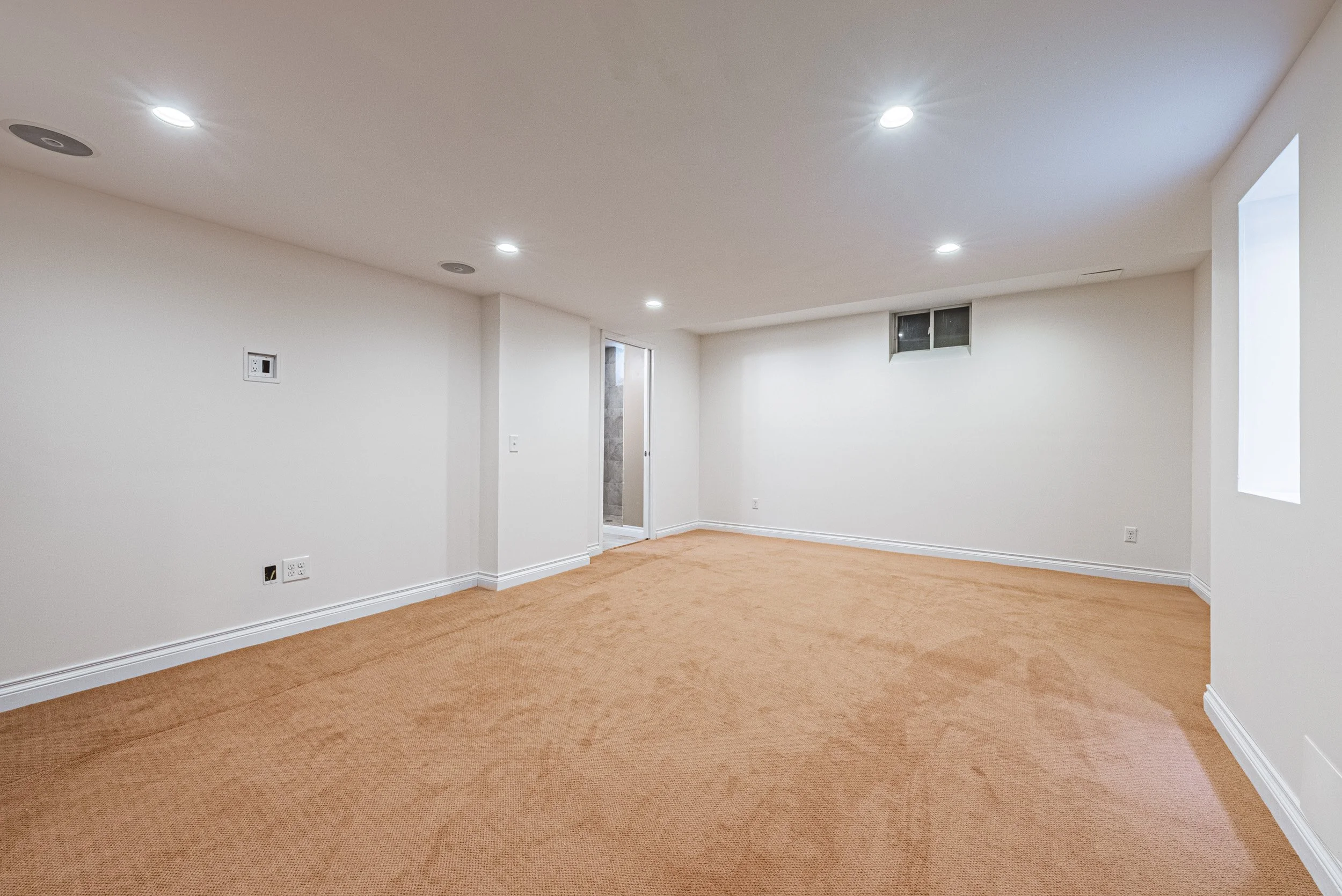 22 - 2412 Curtis Rd, Burlington.jpg