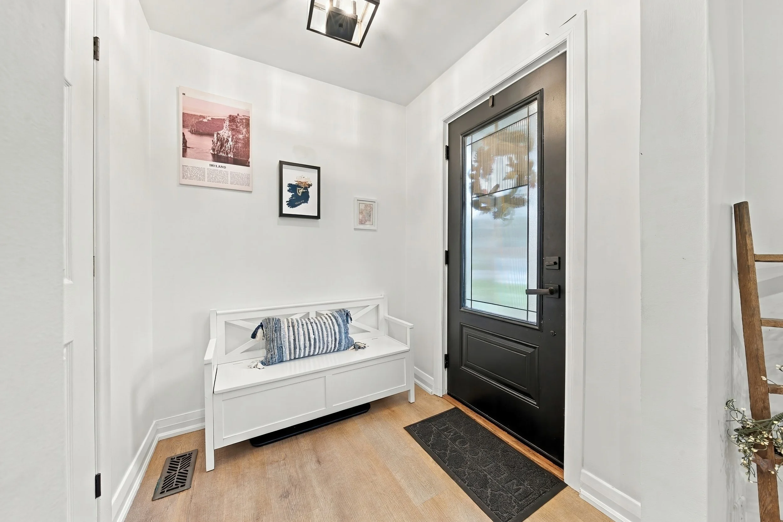 6 - 915 Tanager Ave, Burlington.jpg
