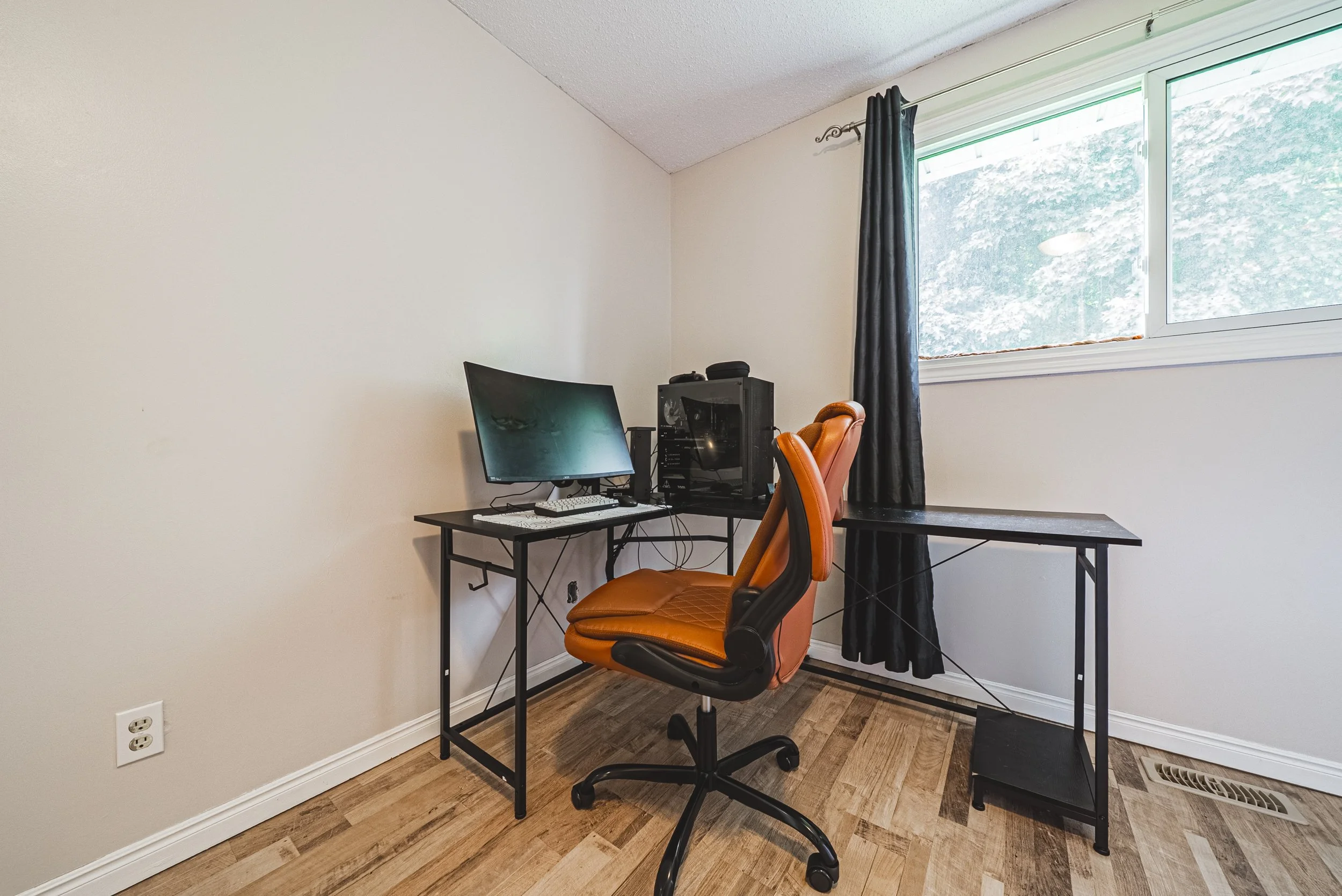 24-27 Ludlow Crescent, Brantford.jpg