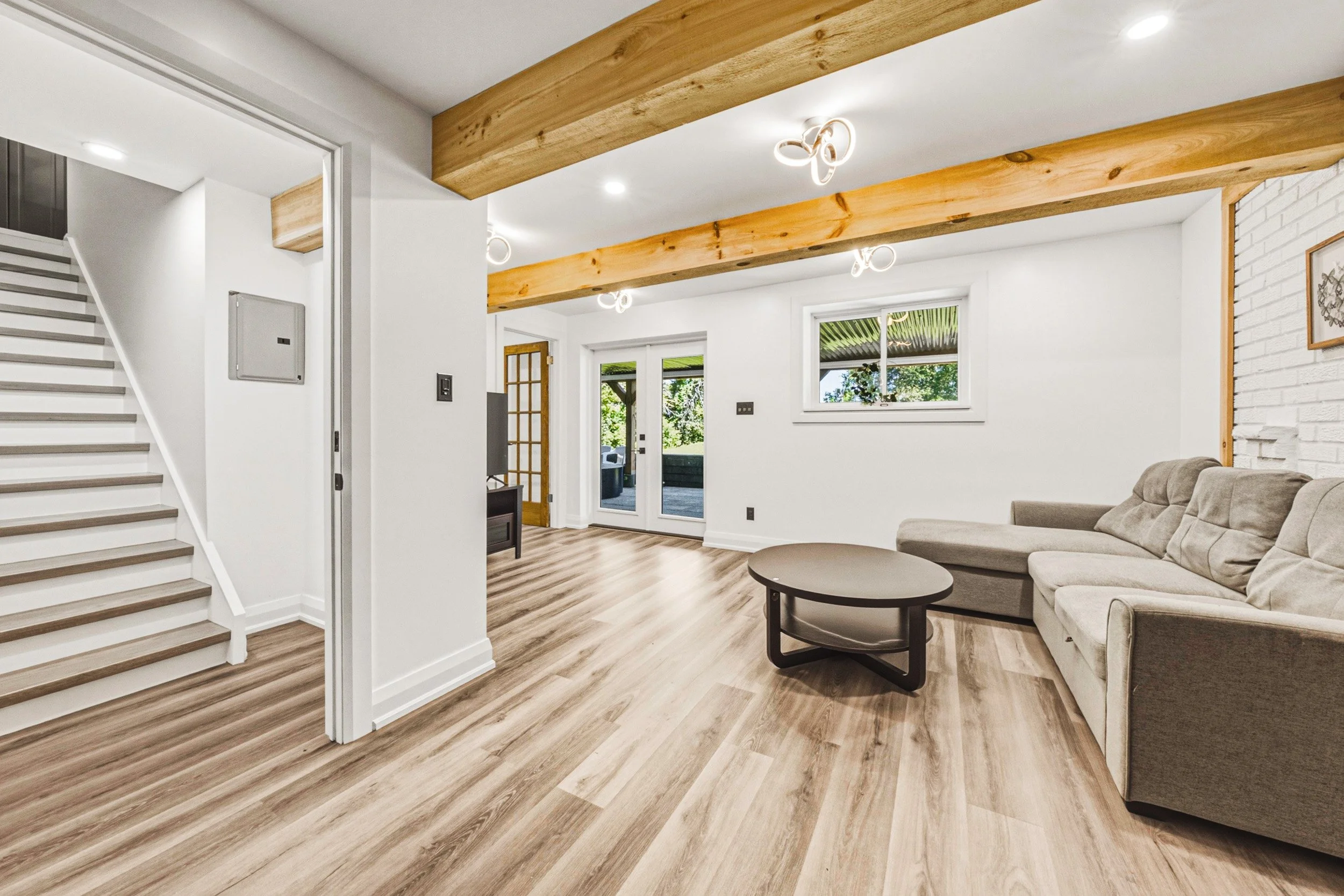 18 - 8 Ewen St, Kawartha Lakes.jpg