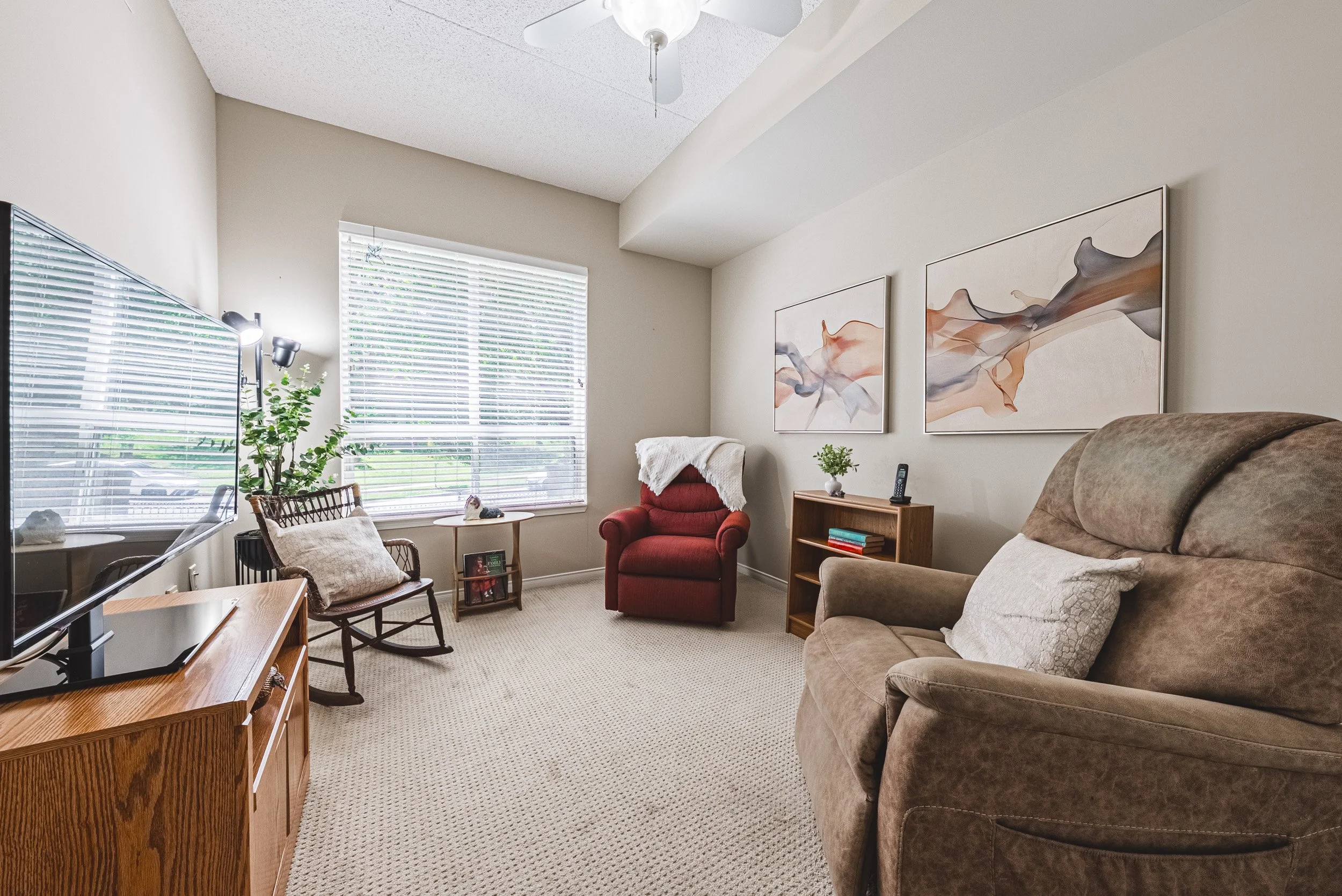 6 - 2075 Amherst Heights Dr RE.jpg