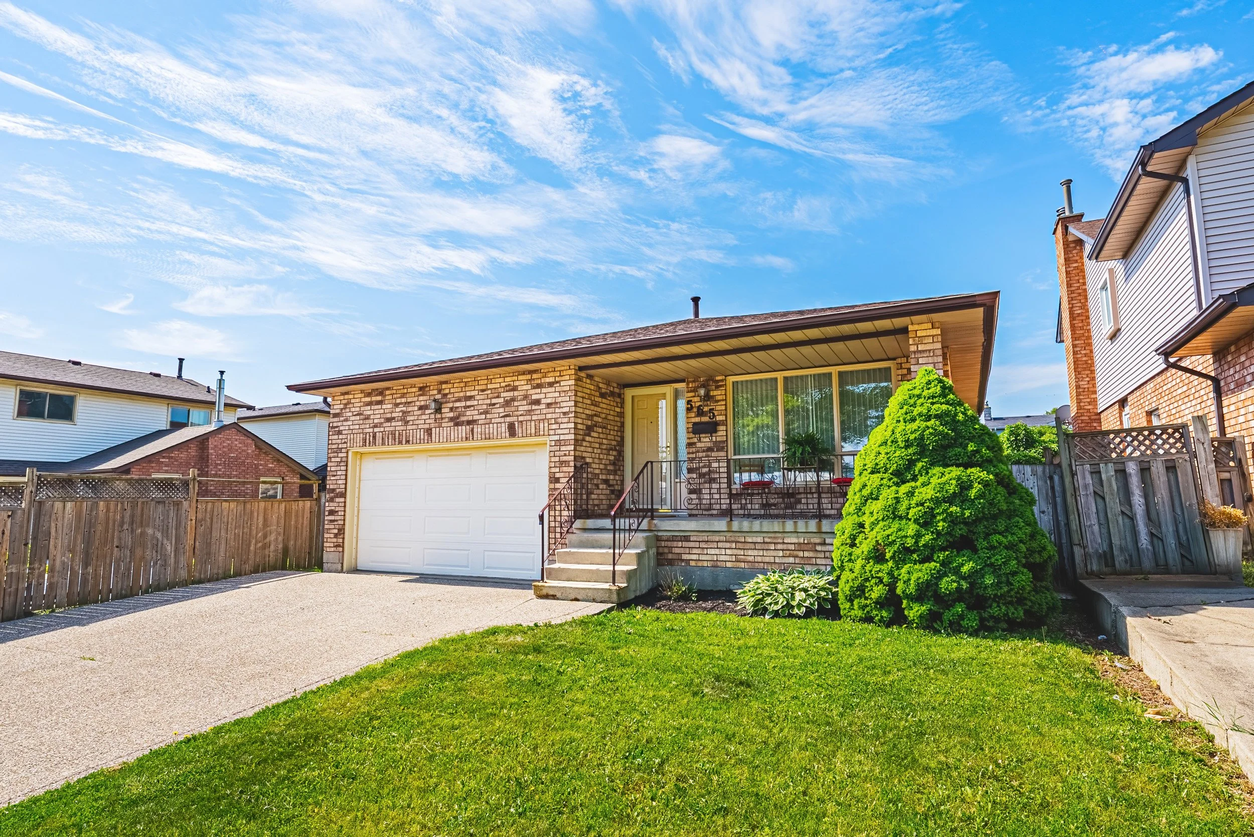 3 - 565 Stone Church Rd W, Hamilton.jpg