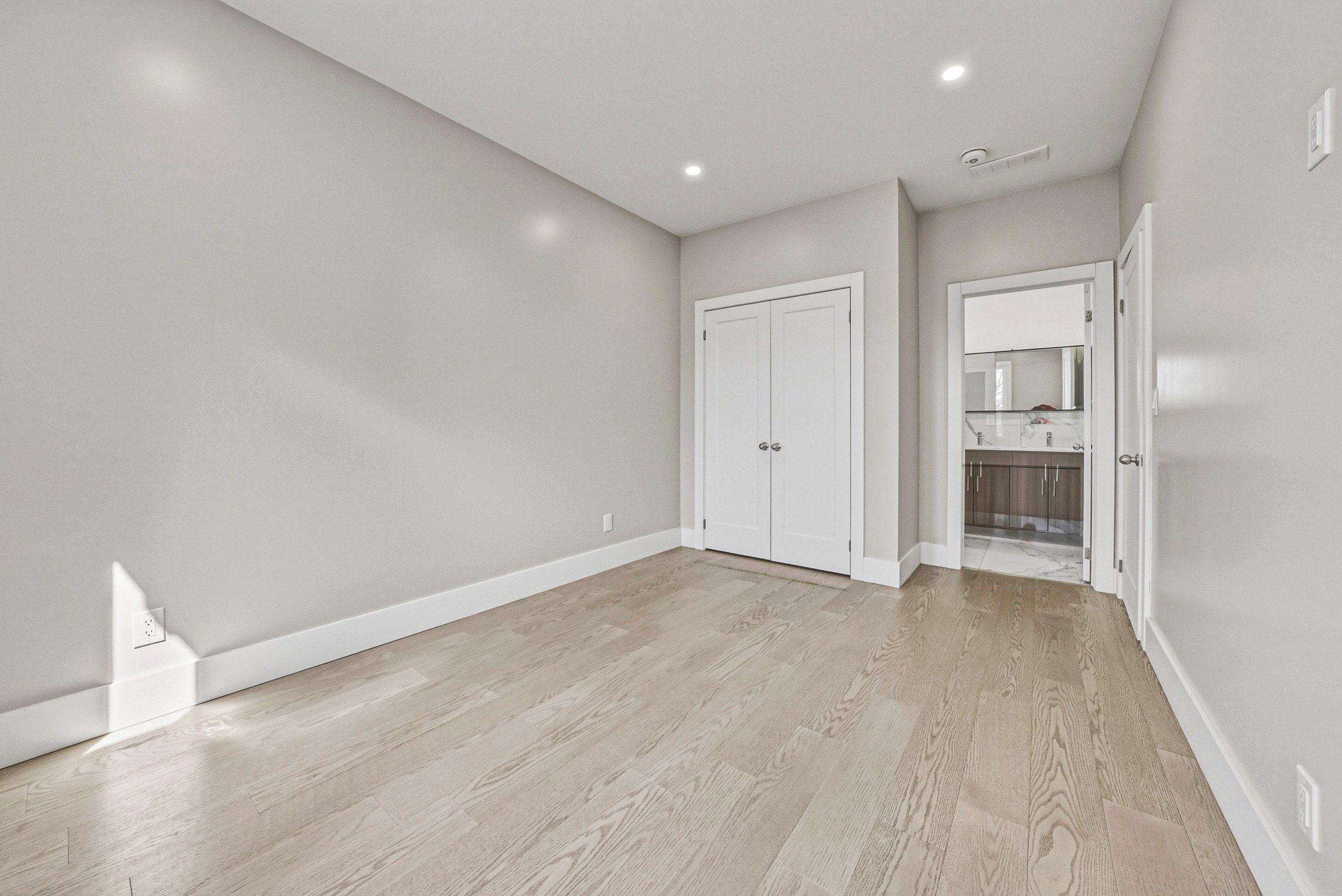 33 - 68 Vansitmart Ave, Hamilton.jpg