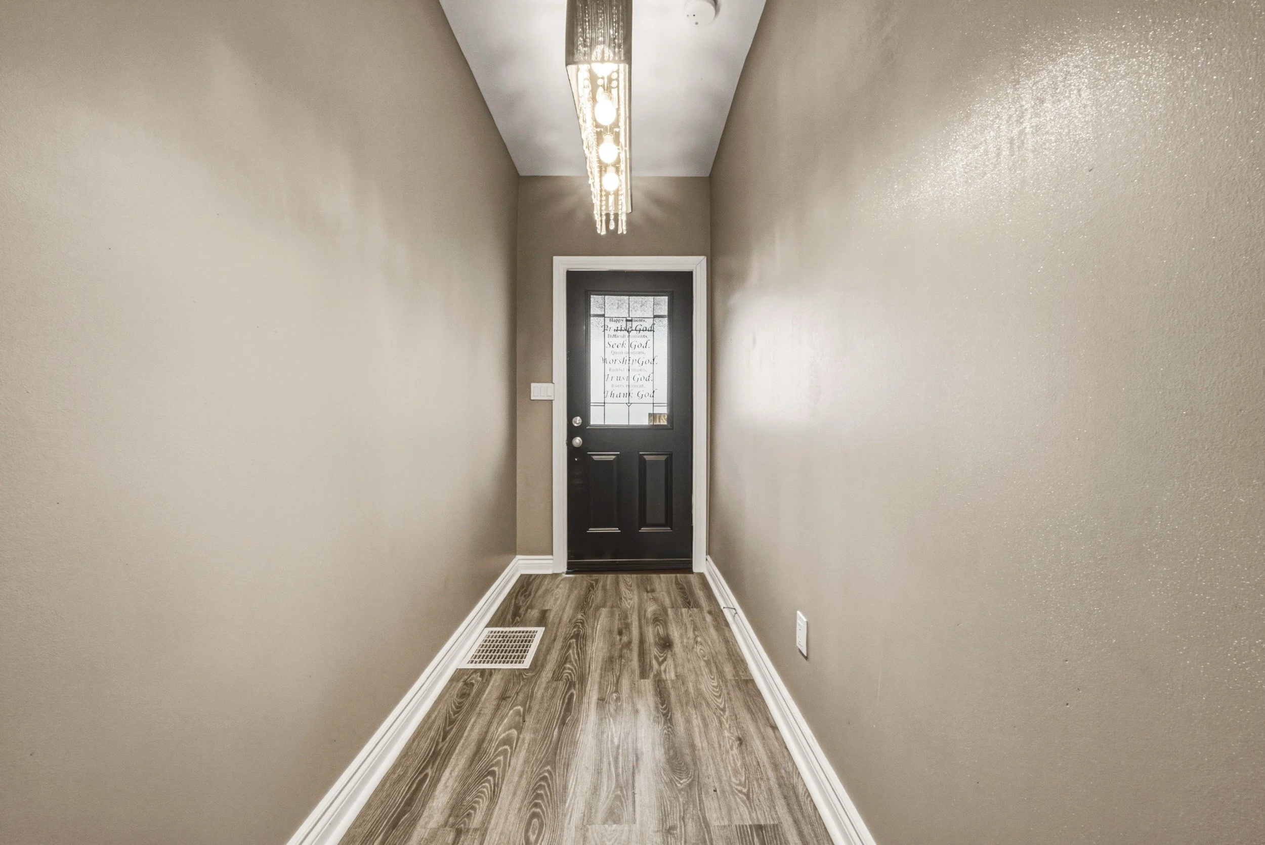 6 - 218 Grosvenor Ave N, Hamilton.jpg
