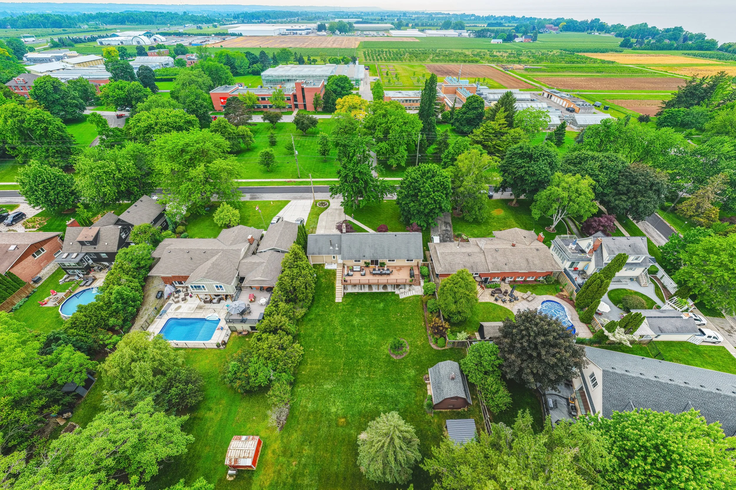 54 - 4897 Victoria Ave N, Vineland Station.jpg
