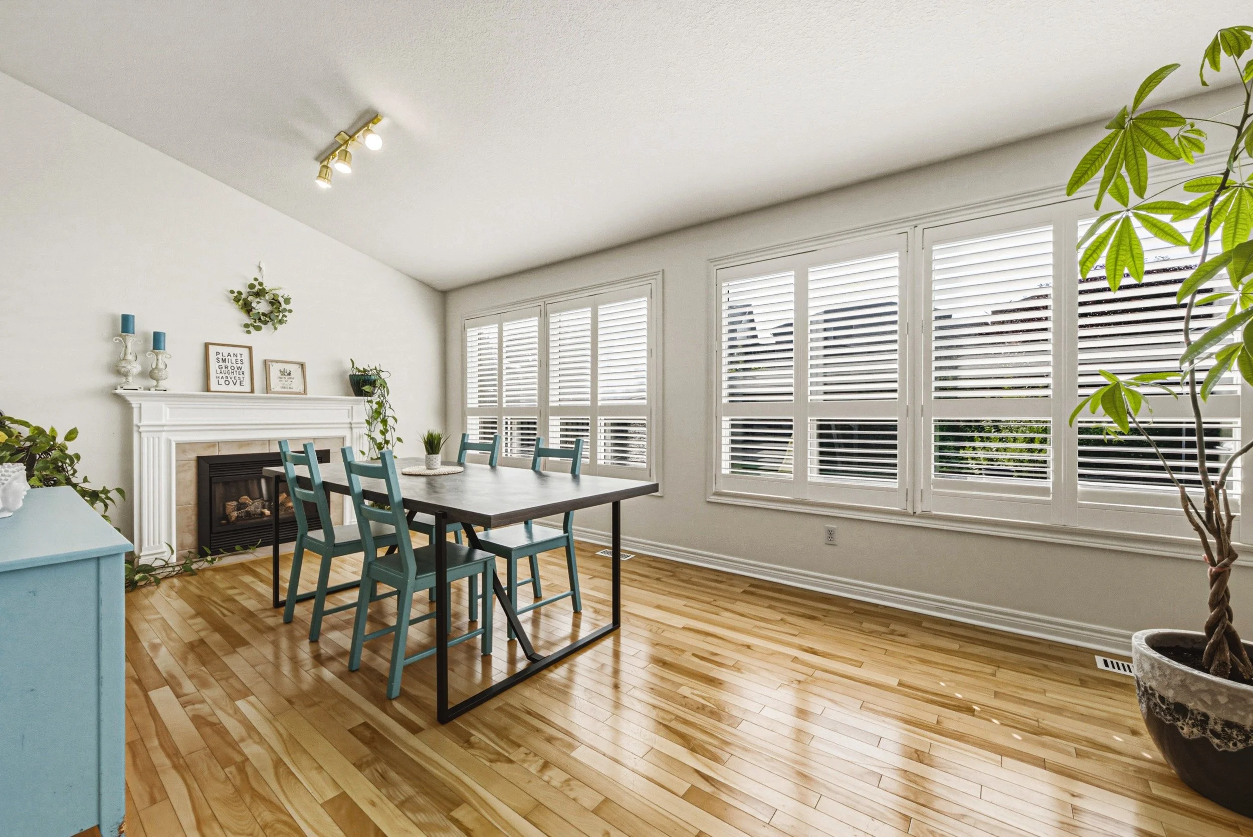 22 - 140 Country Club Dr, Cambridge.jpg