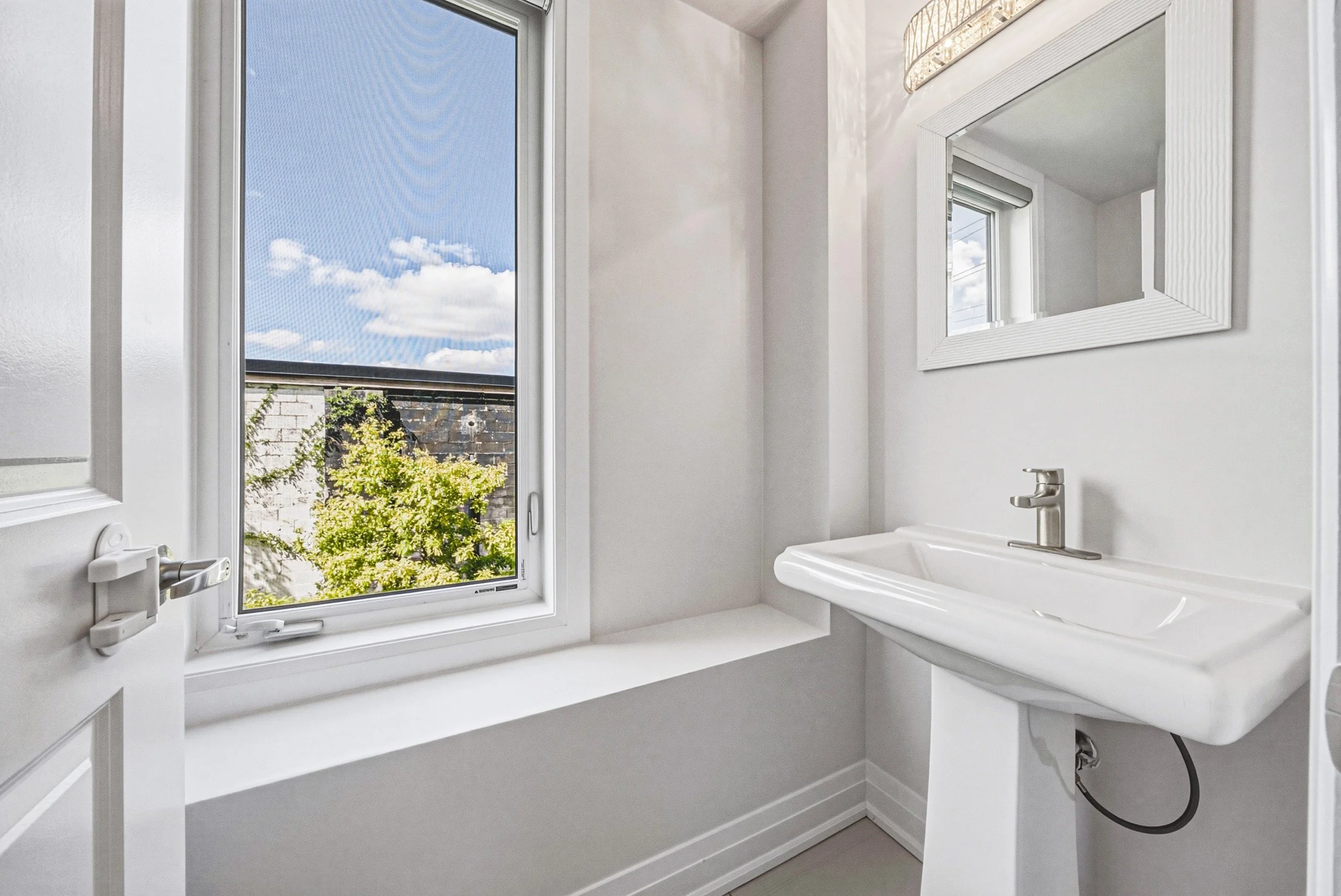 8 - 10 Drummond St #505, Etobicoke.jpg