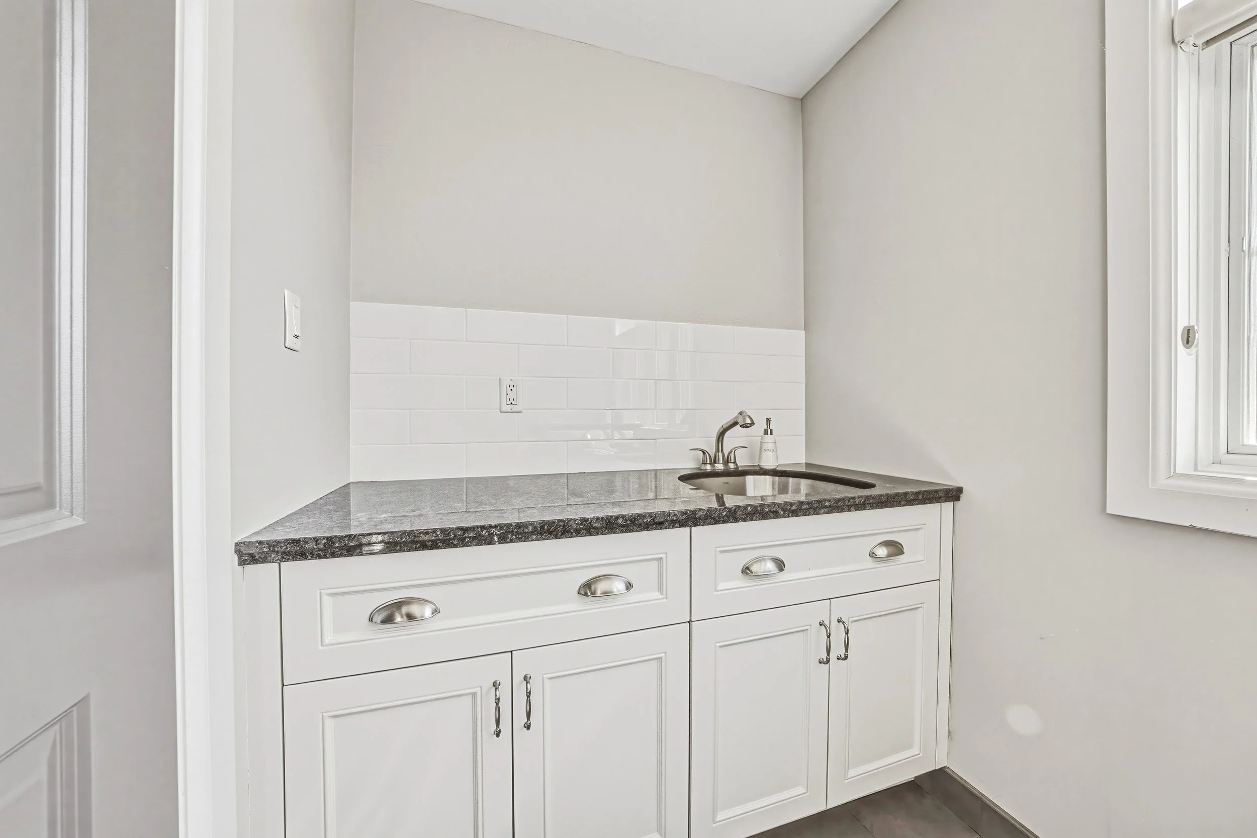 38 - 476 Patricia Dr, Burlington.jpg