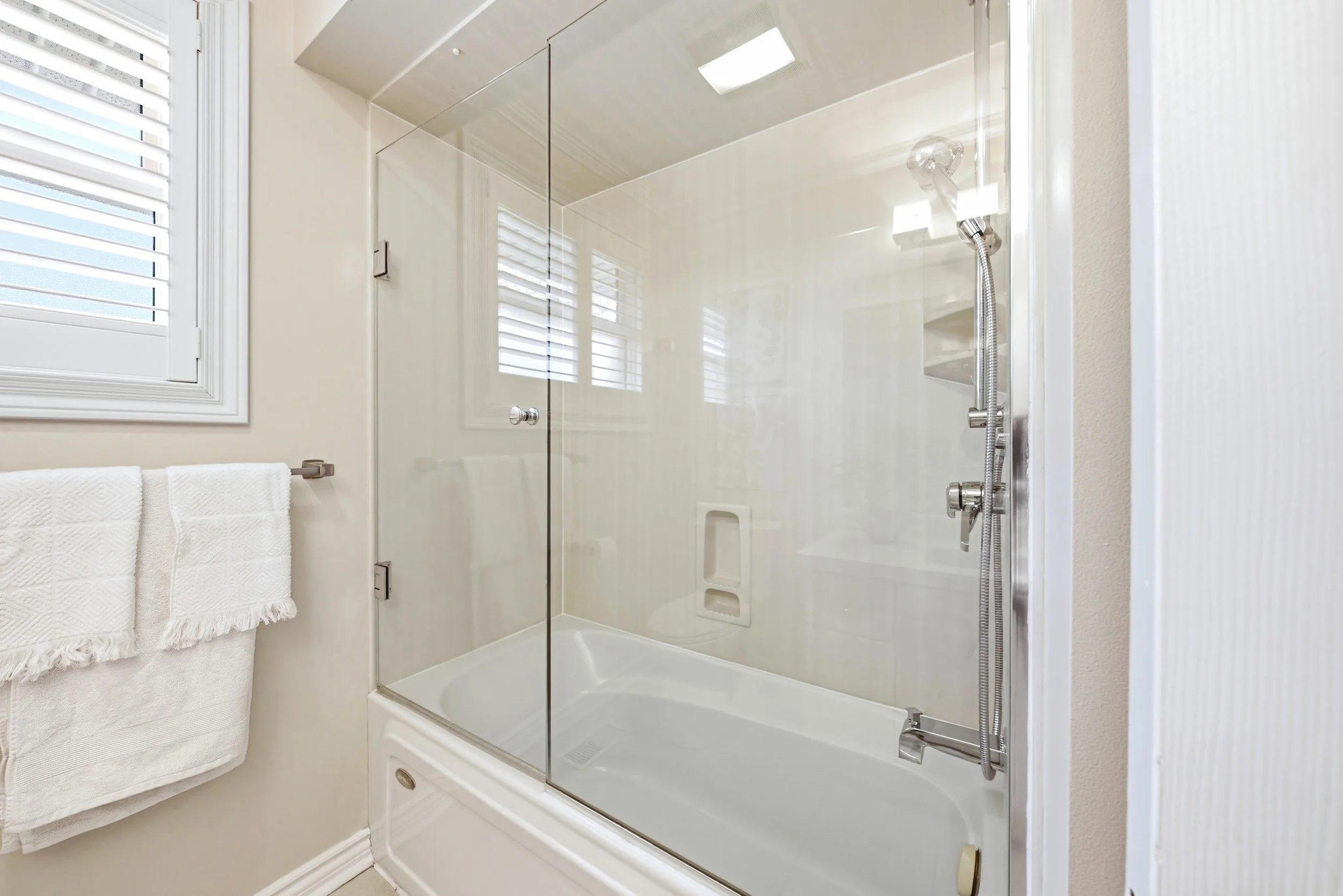 26 - 3384 Manfred Dr, Burlington.jpg