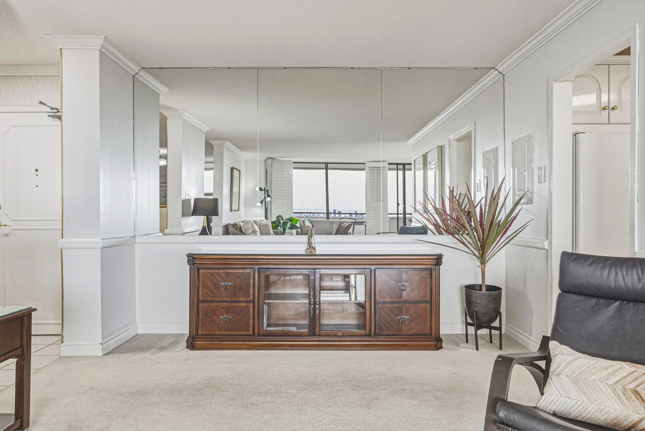 7 - 2055 Upper Middle Rd #1005, Burlington.jpg