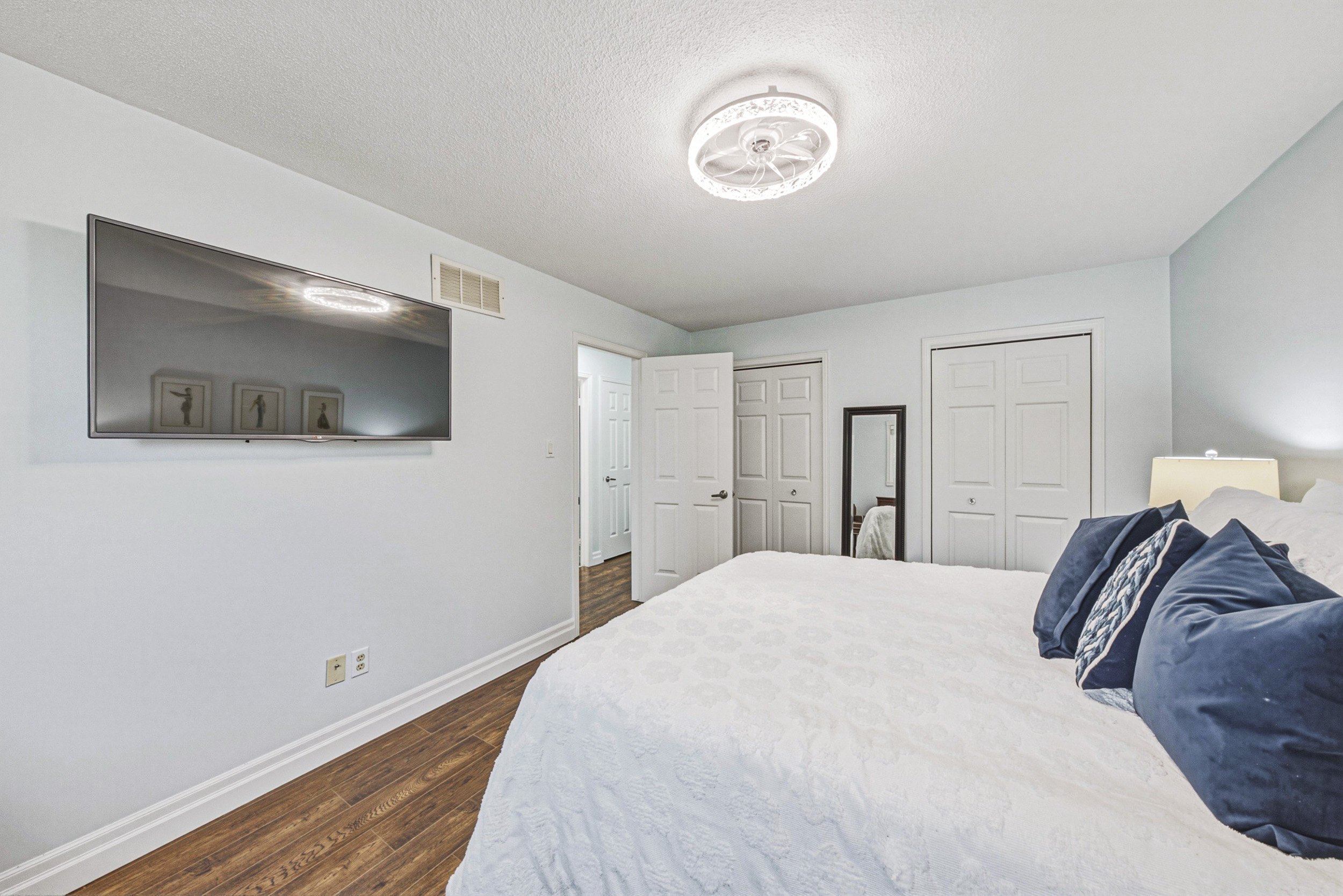 17 - 2206 Donald Rd, Burlington.jpg