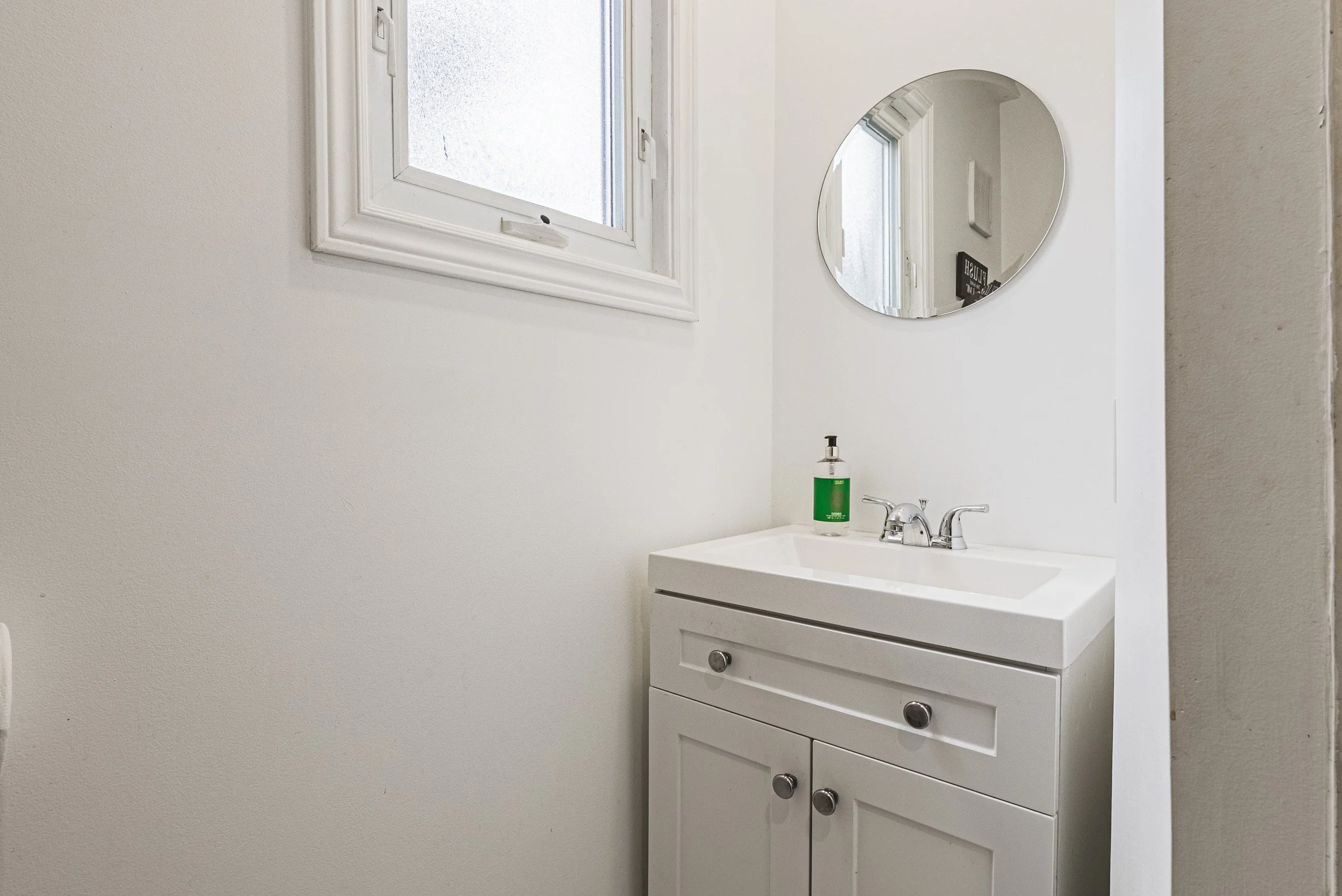 10 - 161 Ivon Ave, Hamilton.jpg