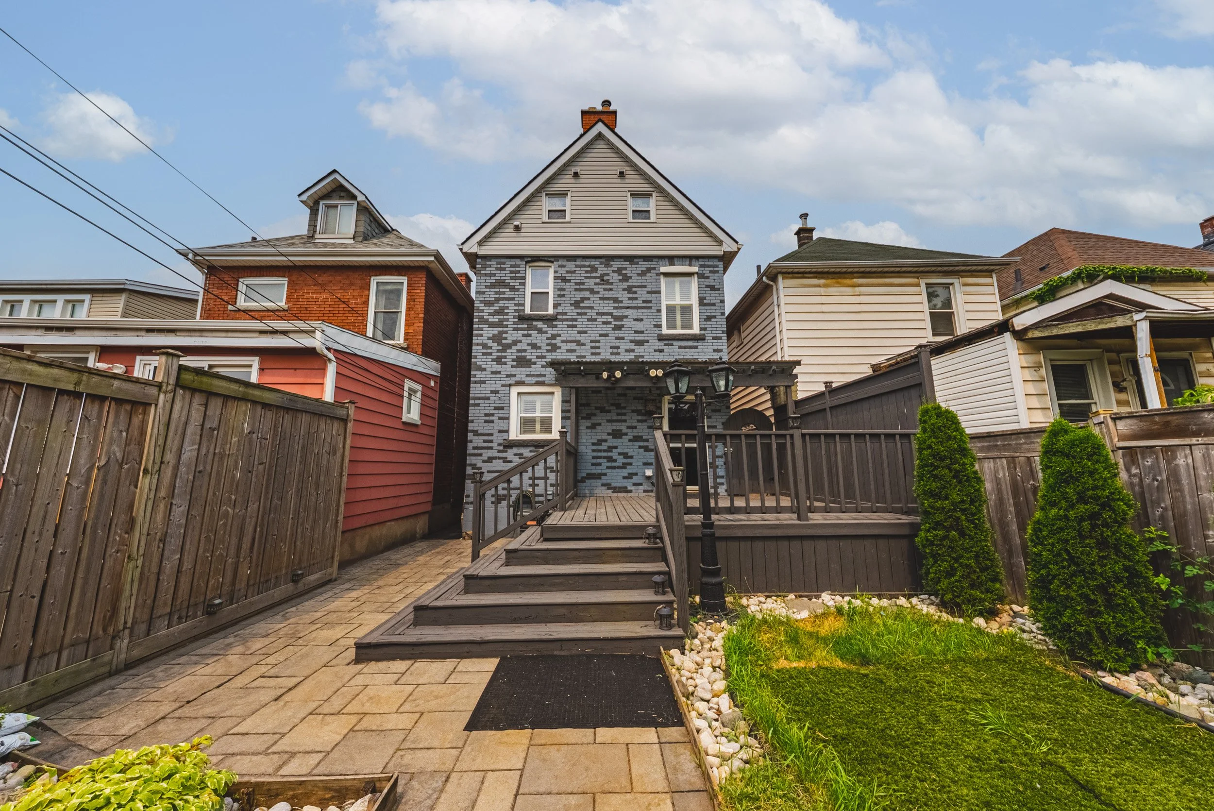 36 - 218 Grosvenor Ave N, Hamilton.jpg