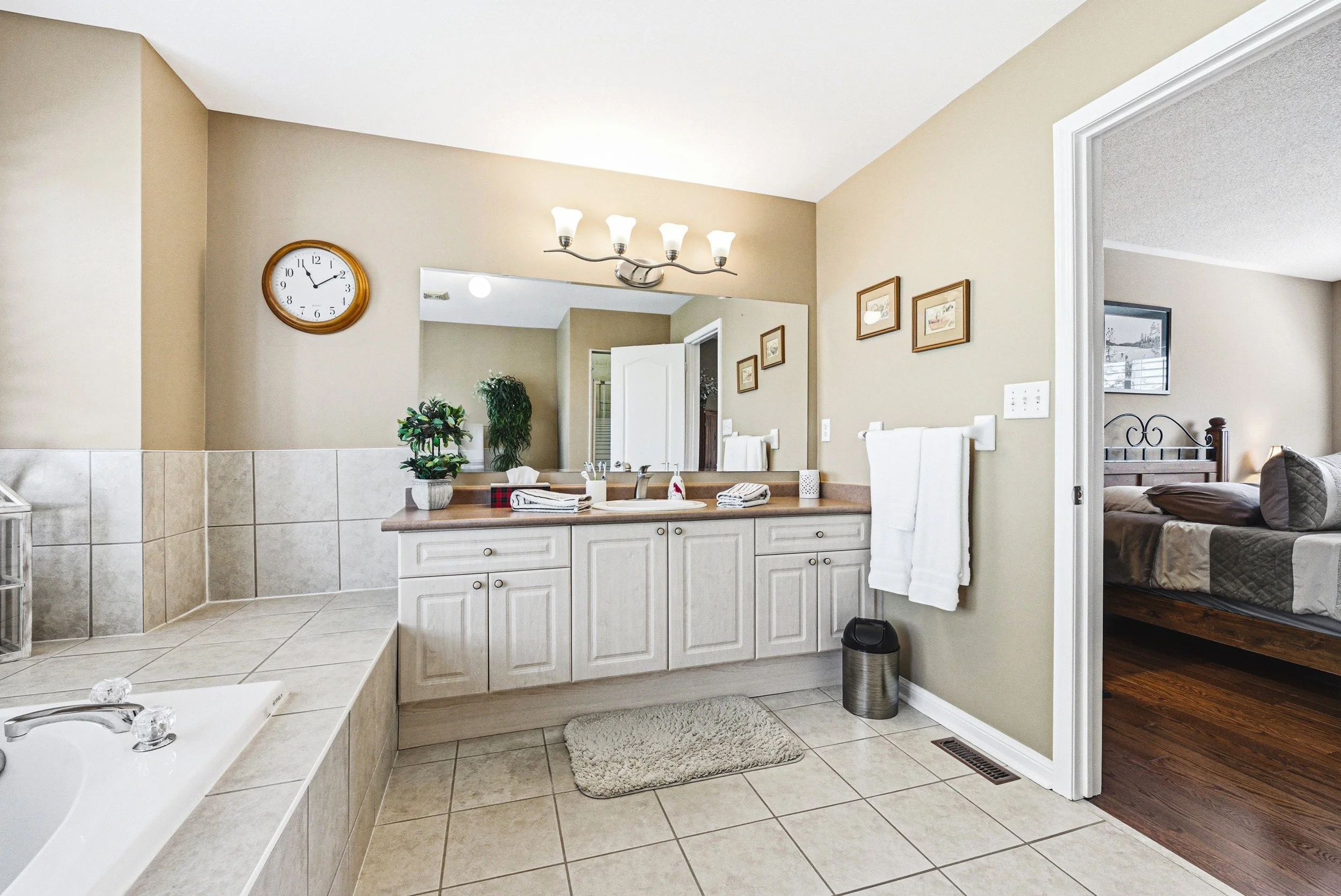 26 - 1588 Ramshaw Cres, Milton.jpg