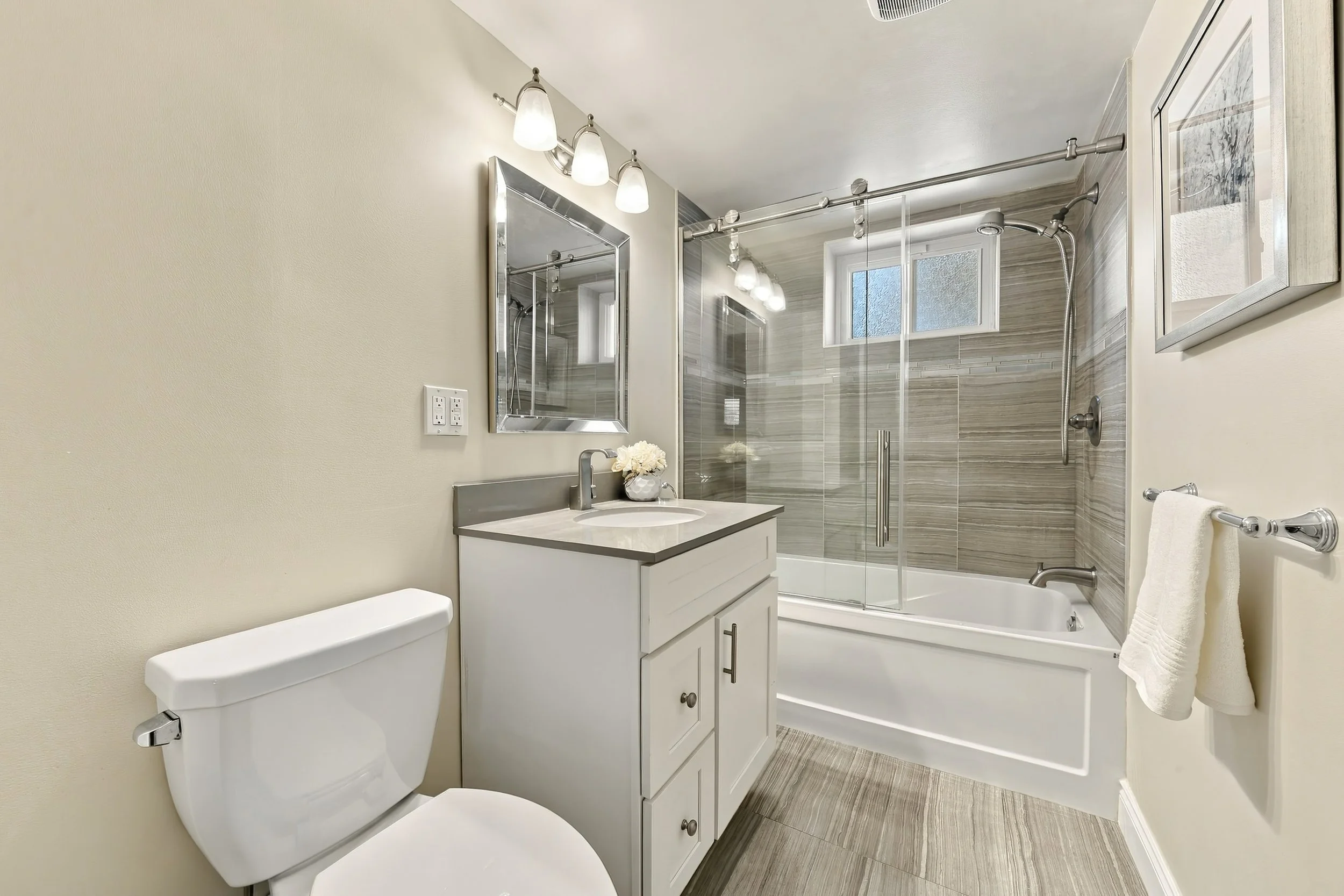 25 - 2231 Urwin Cres, Oakville.jpg