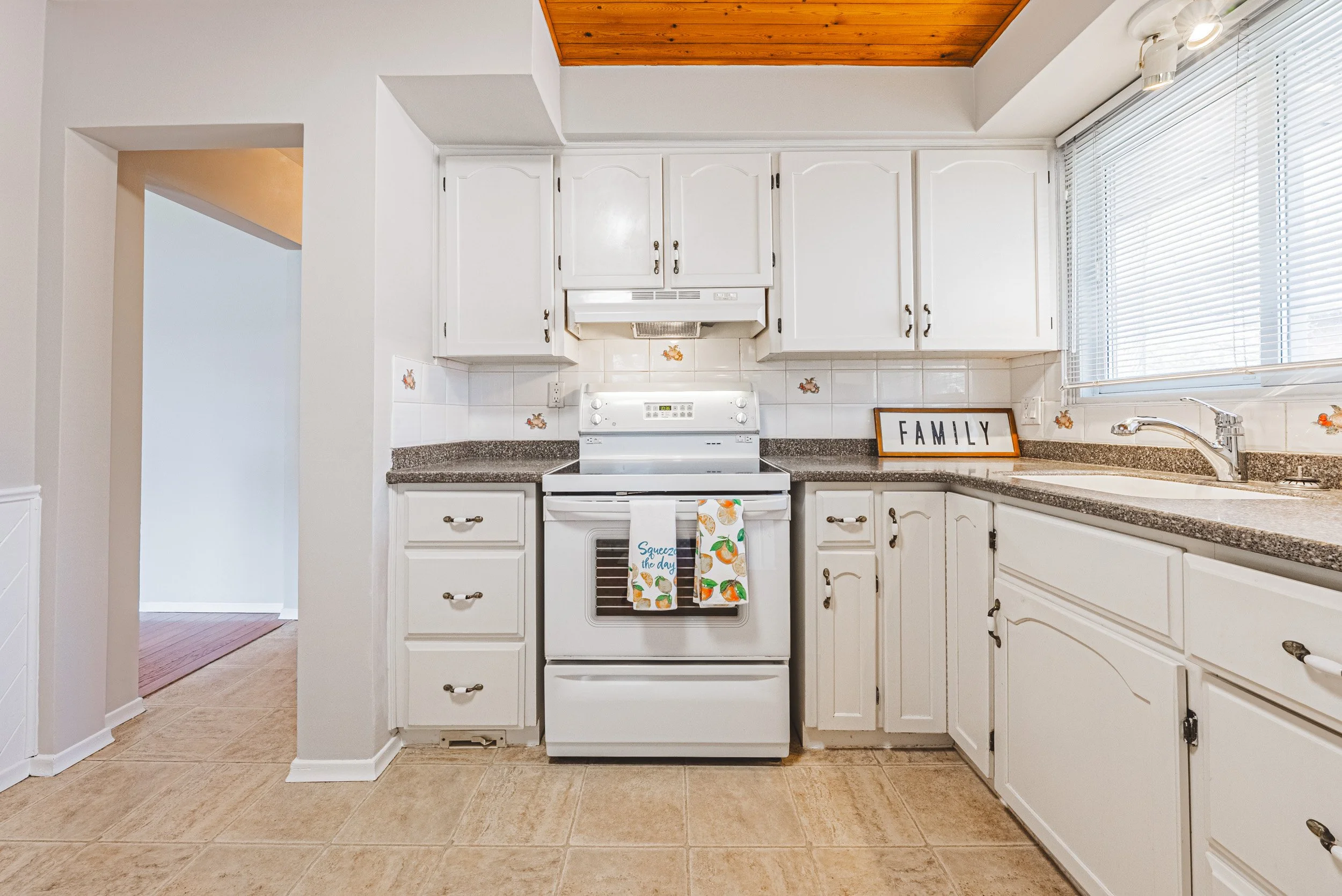 15 - 306 Victoria Rd, Guelph.jpg