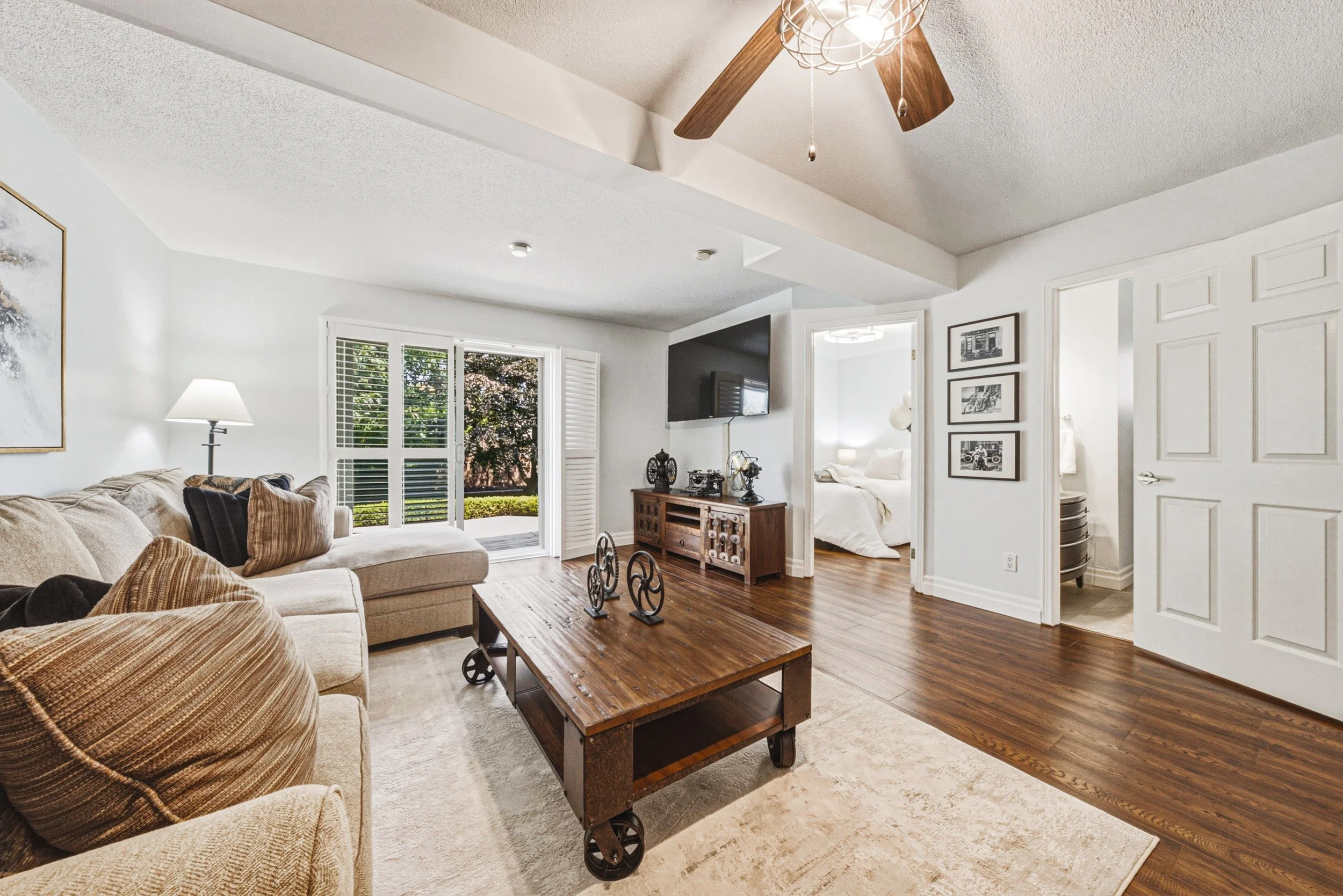 20 - 2206 Donald Rd, Burlington.jpg