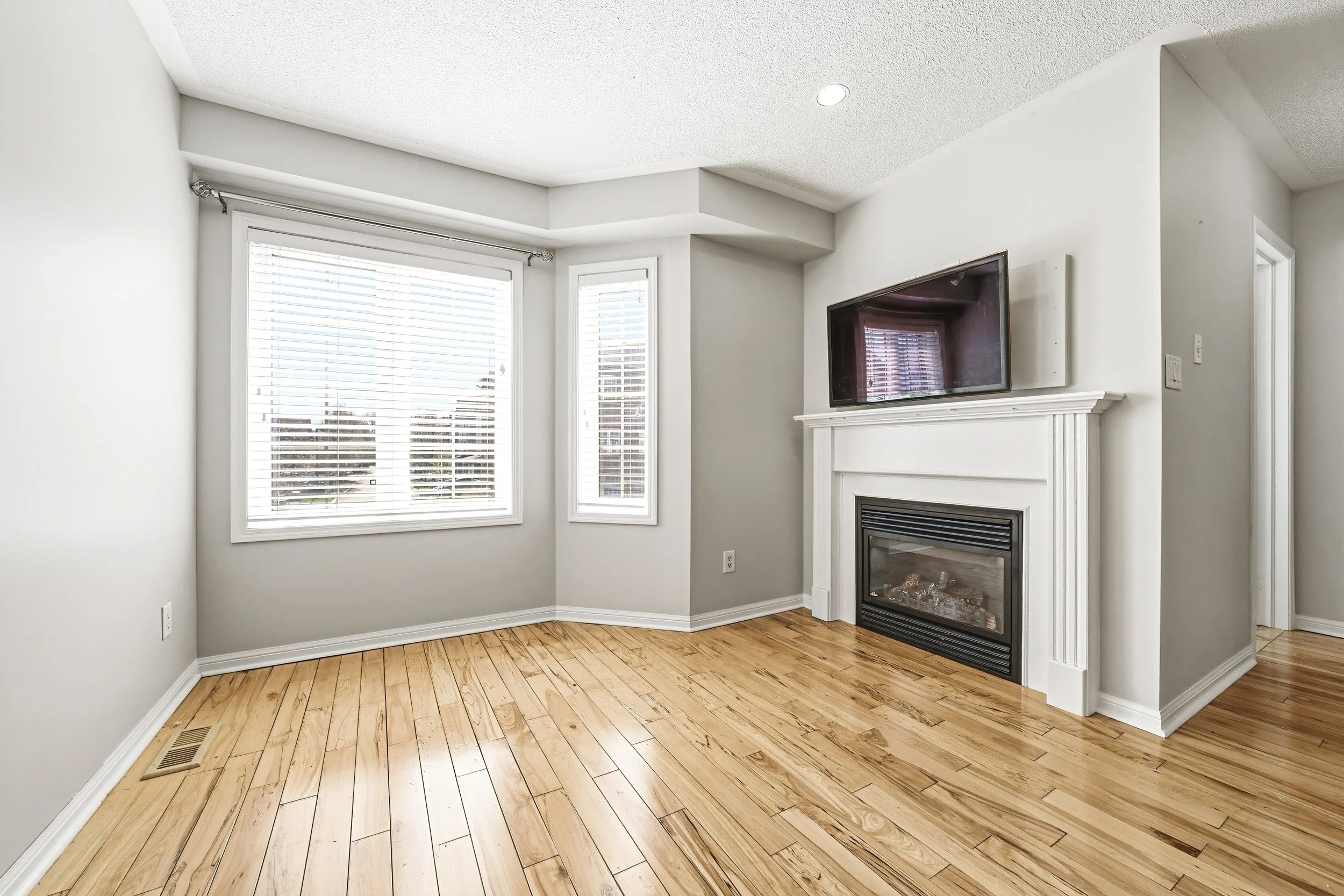 11 - 470 Beach Blvd #8, Hamilton.jpg