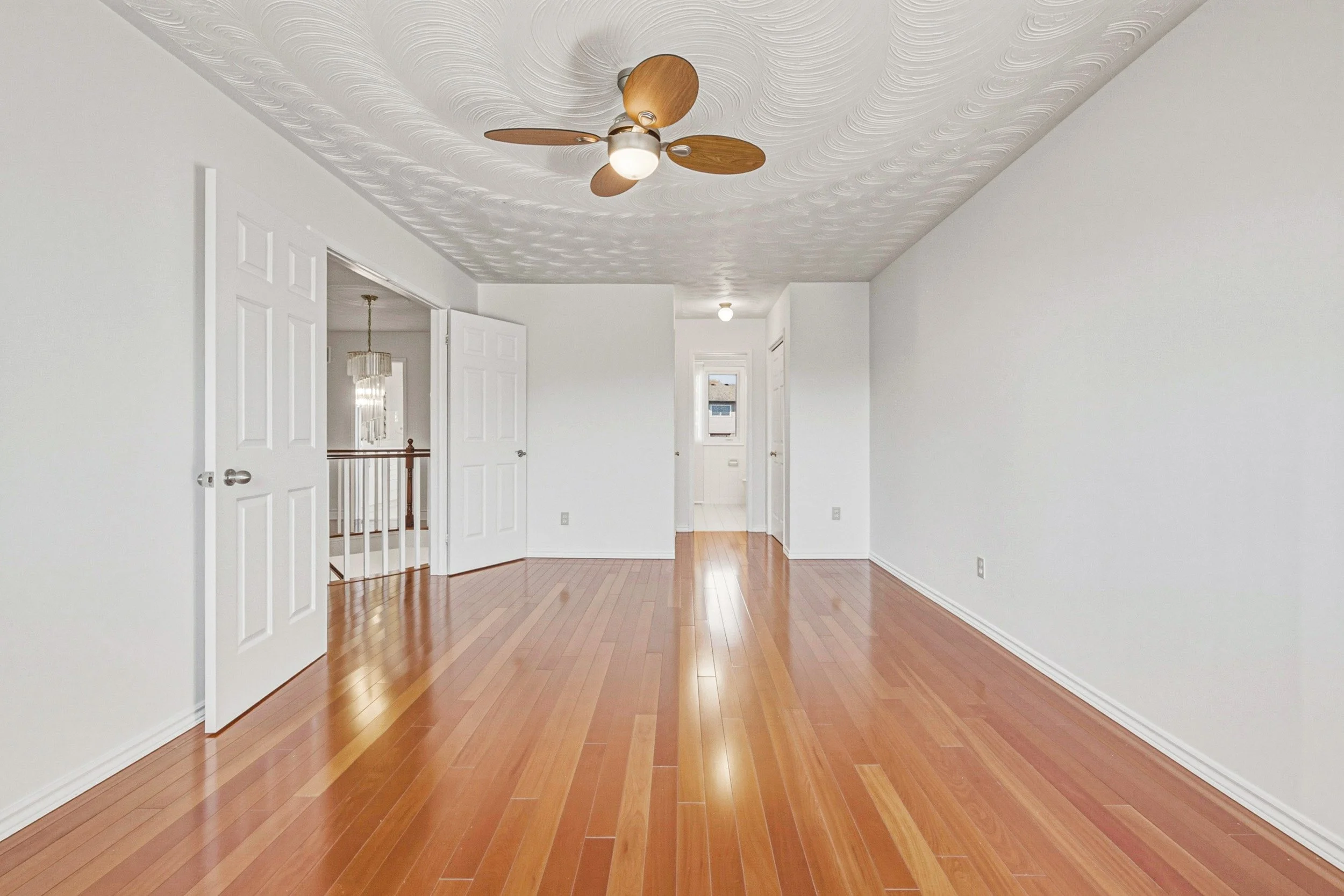 23 - 21 Moss Blvd, Dundas.jpg