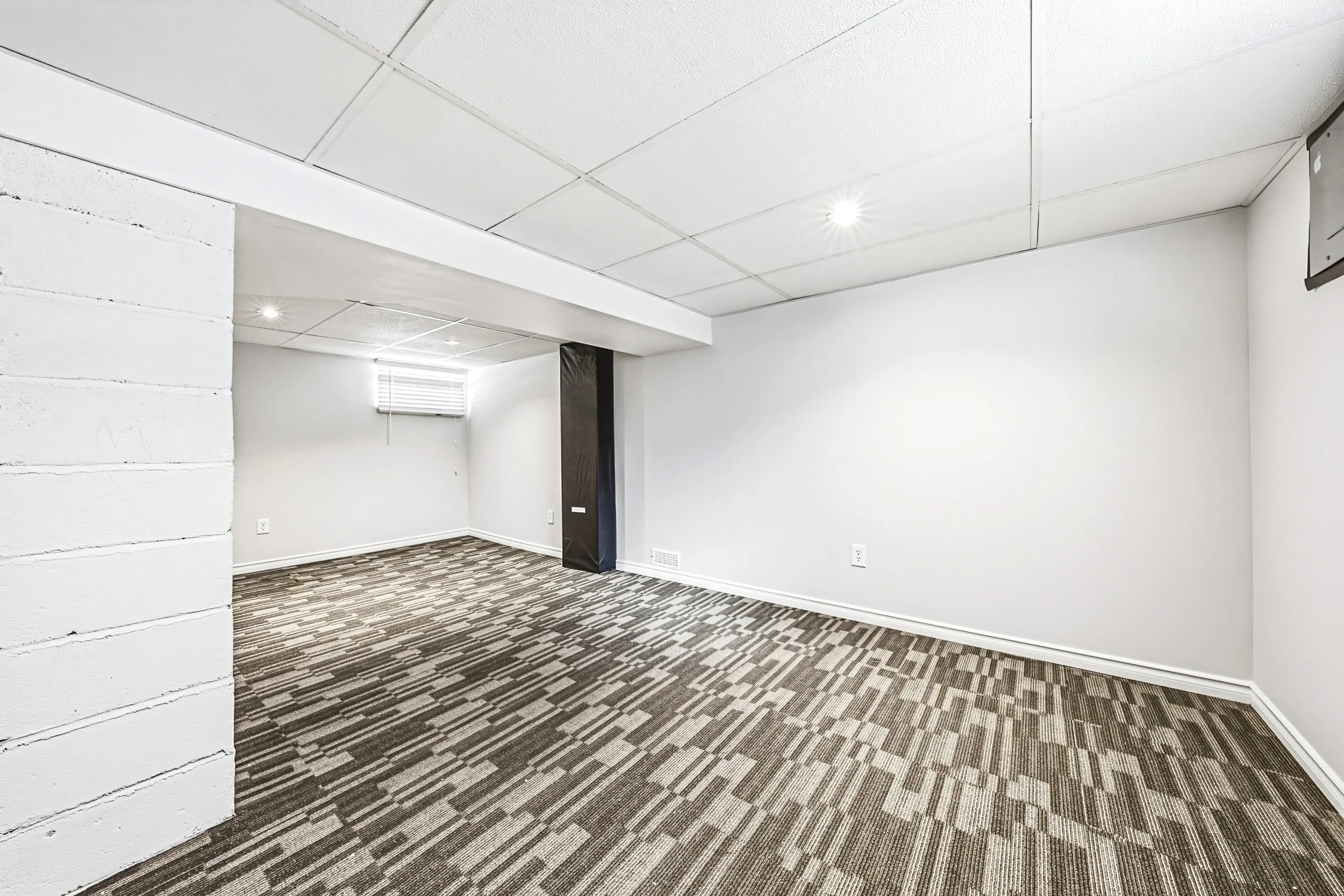 14 - 203 W 2nd St, Hamilton.jpg